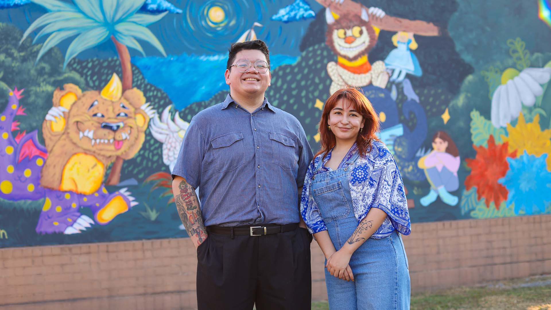 Fusionan en sus murales el mundo literario y el arte plástico