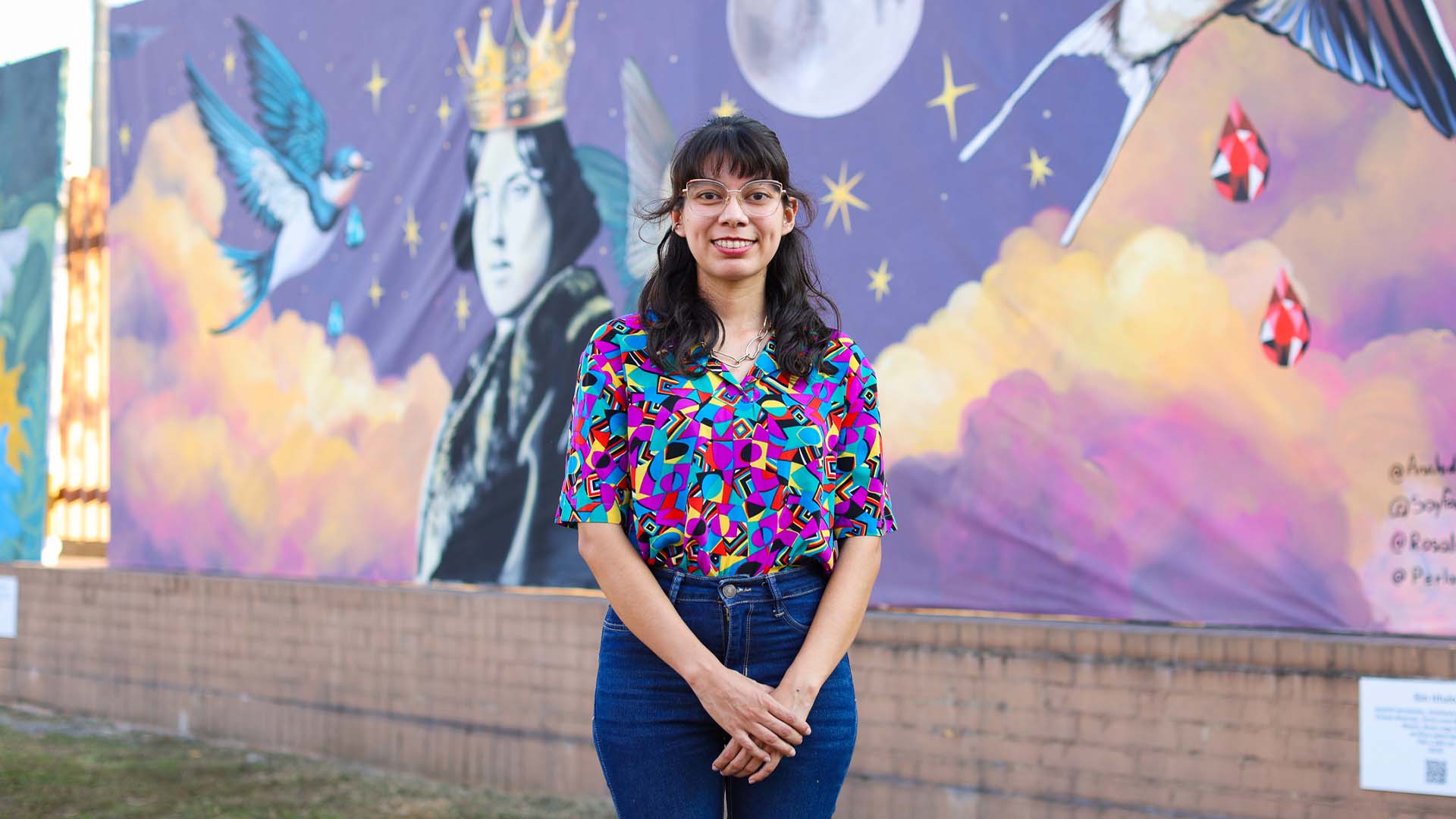 Fusionan en sus murales el mundo literario y el arte plástico