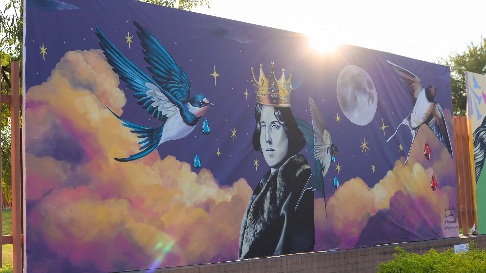 Fusionan en sus murales el mundo literario y el arte plástico