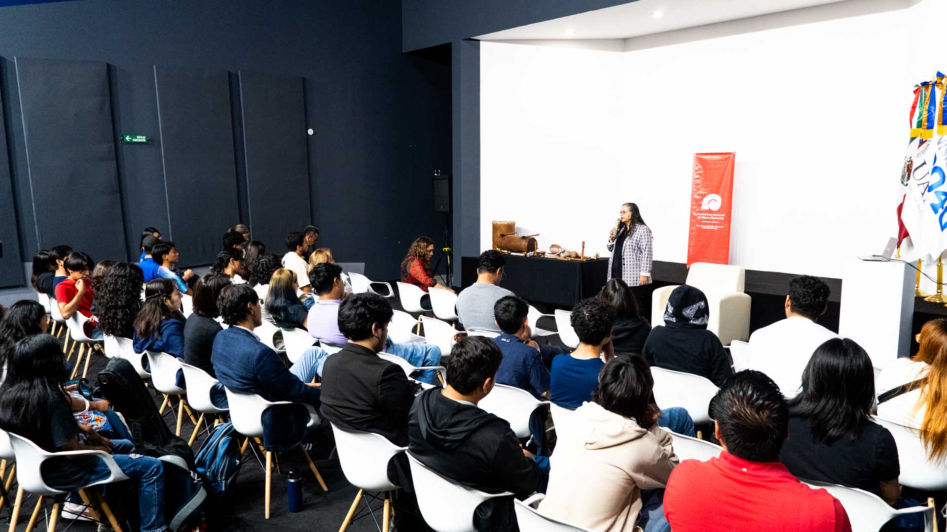 FAMUS promueve  instrumentos musicales prehispánicos