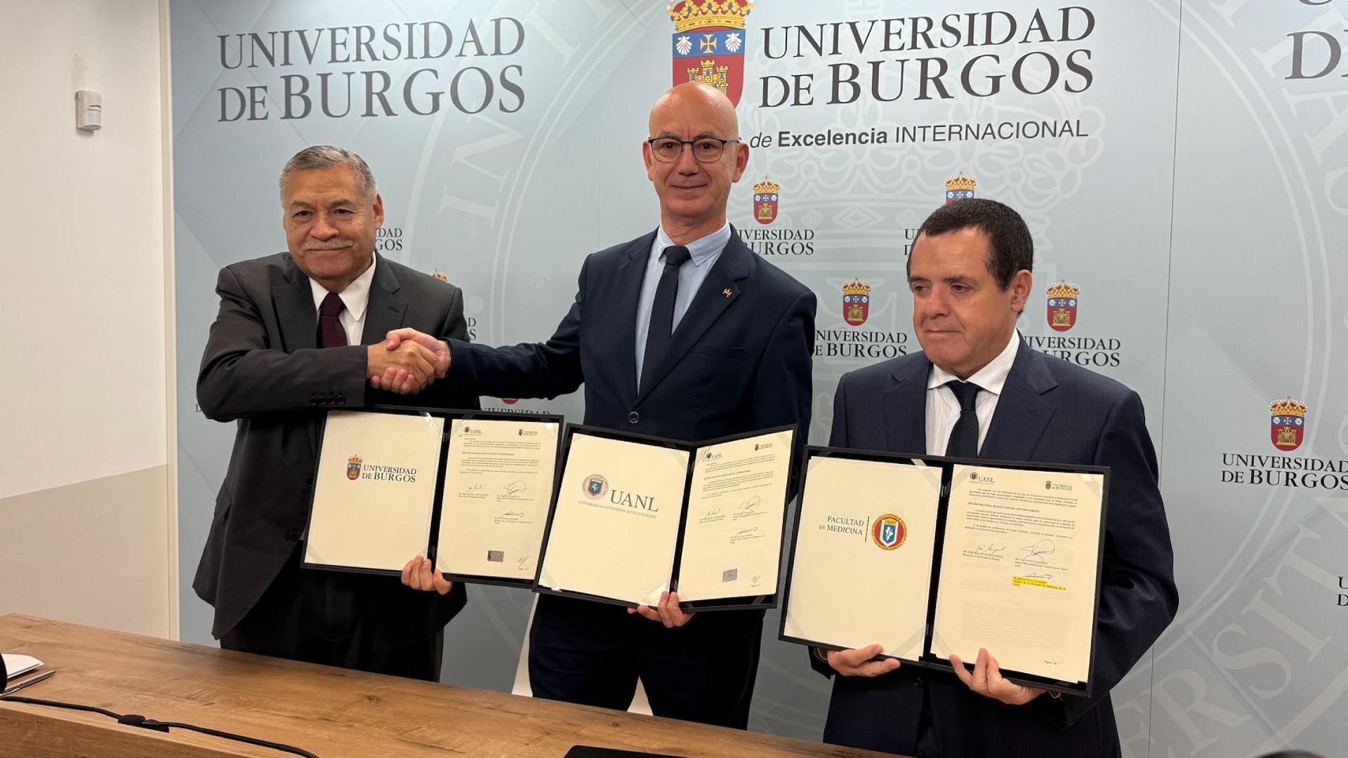 Firma UANL convenio con Universidad de Burgos en el campo de la medicina