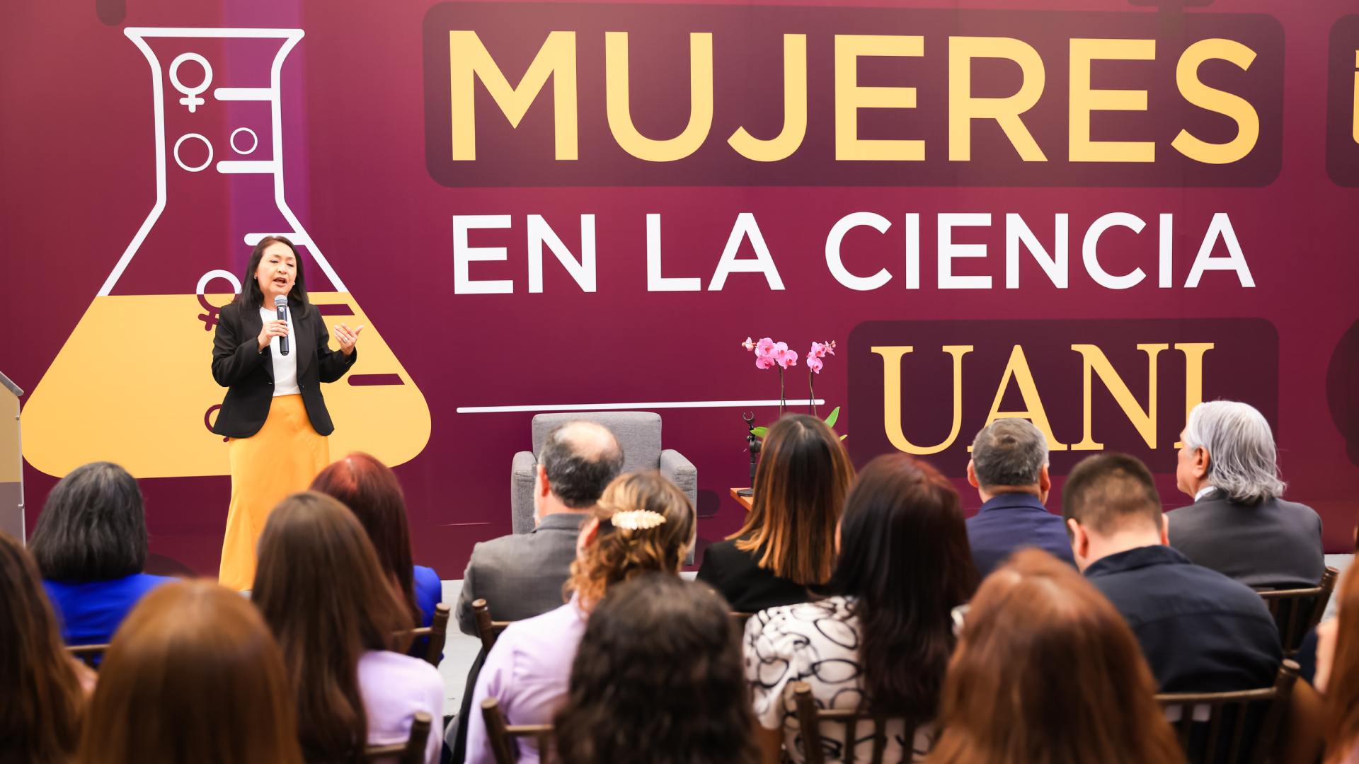 Introduce UANL a 1 mil 700 mujeres en proyectos de ciencia