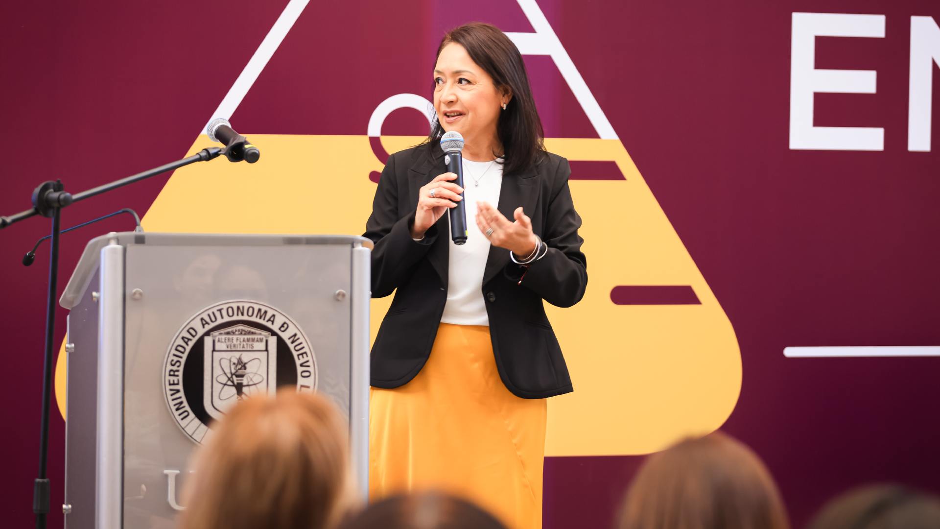Introduce UANL a 1 mil 700 mujeres en proyectos de ciencia