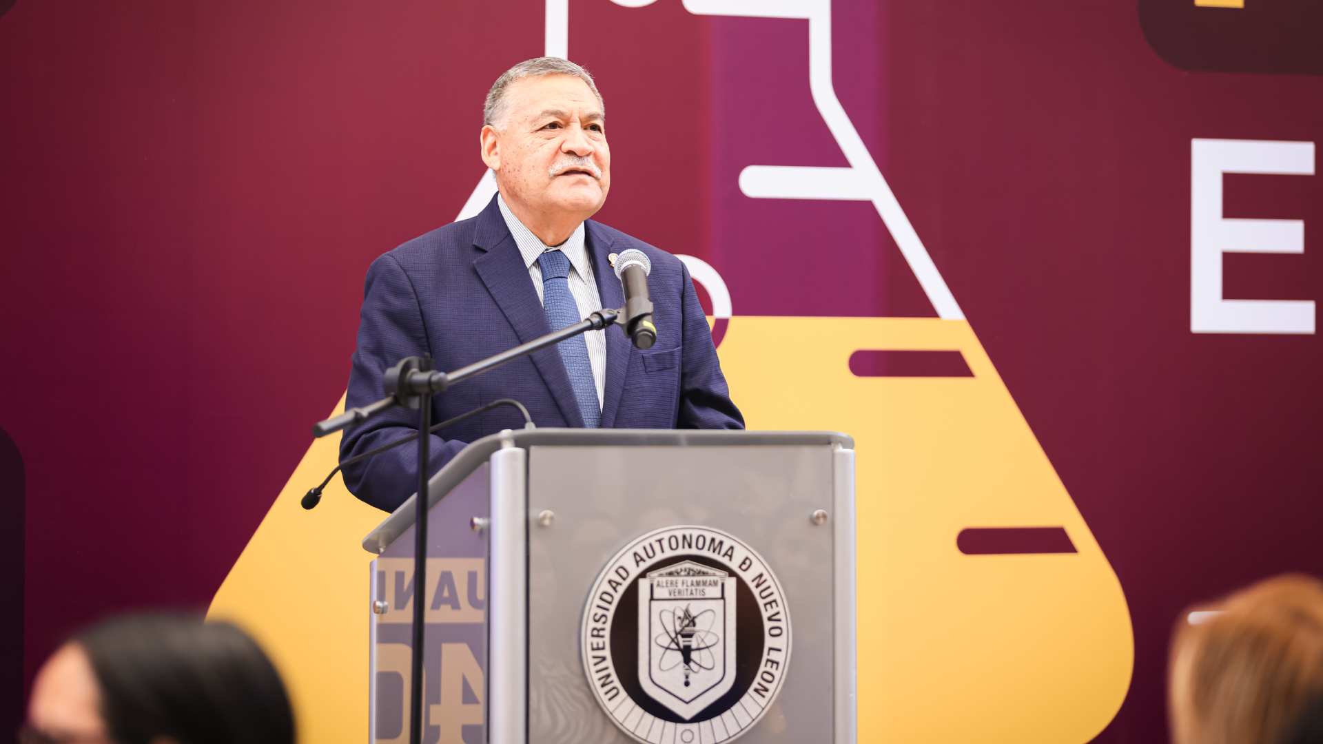 Introduce UANL a 1 mil 700 mujeres en proyectos de ciencia