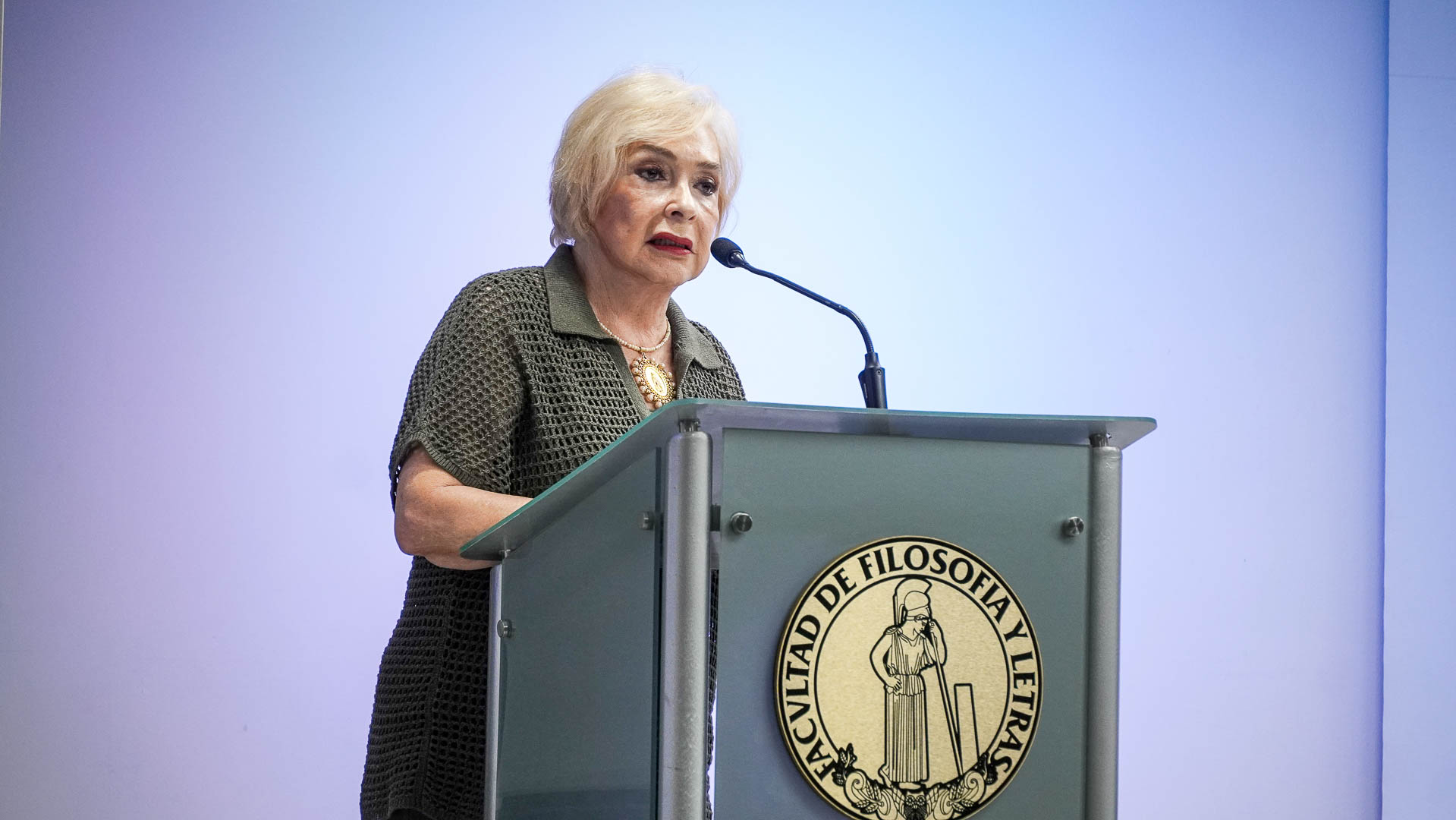 Revelan entretelones del ejercicio poético