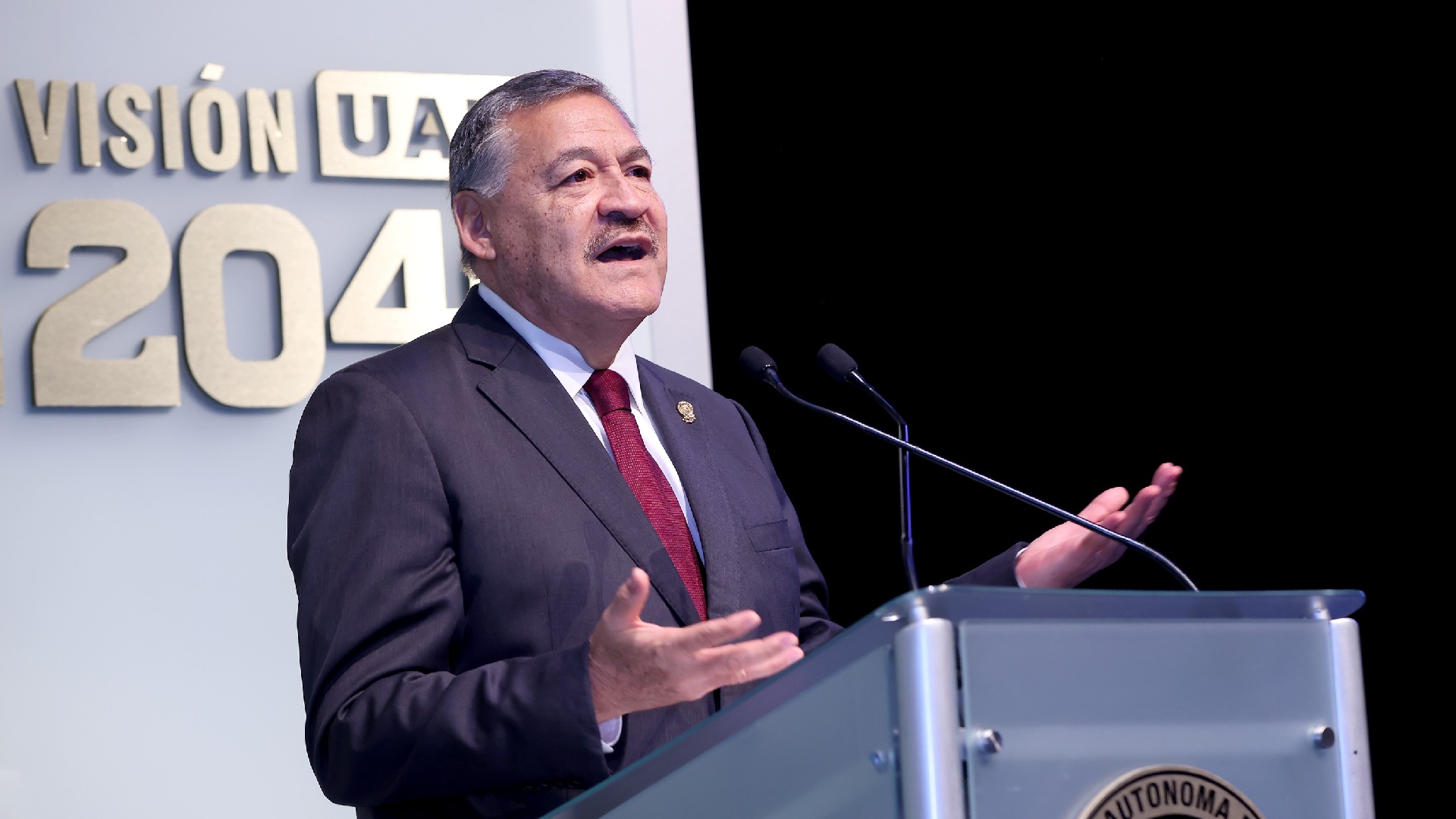 Destacan egresados de la UANL en el Premio Ceneval 2024