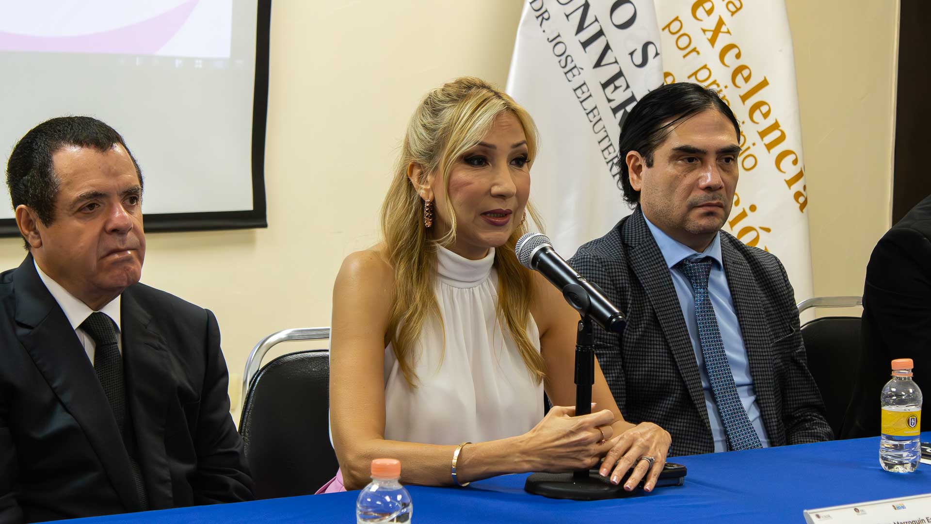 Apoya HU a pacientes con cáncer de mama con reconstrucción de seno