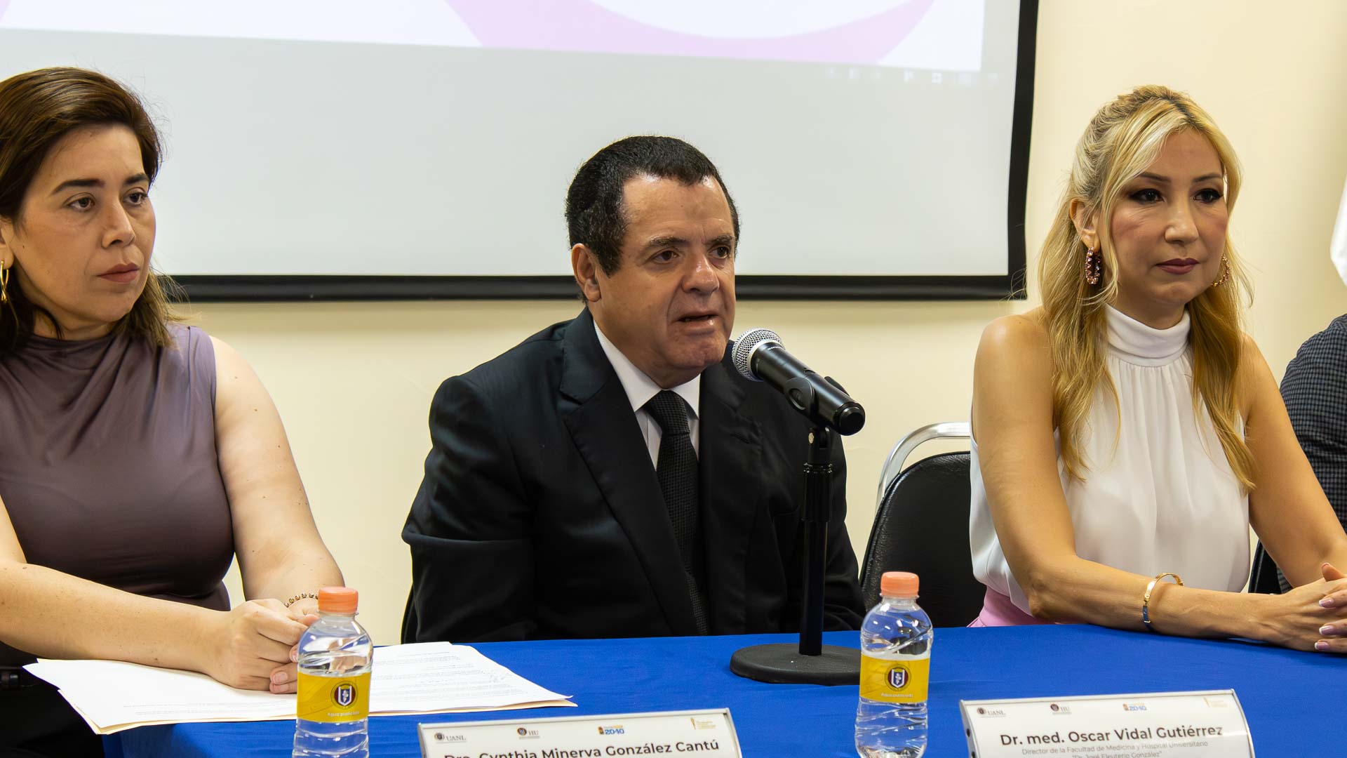 Apoya HU a pacientes con cáncer de mama con reconstrucción de seno
