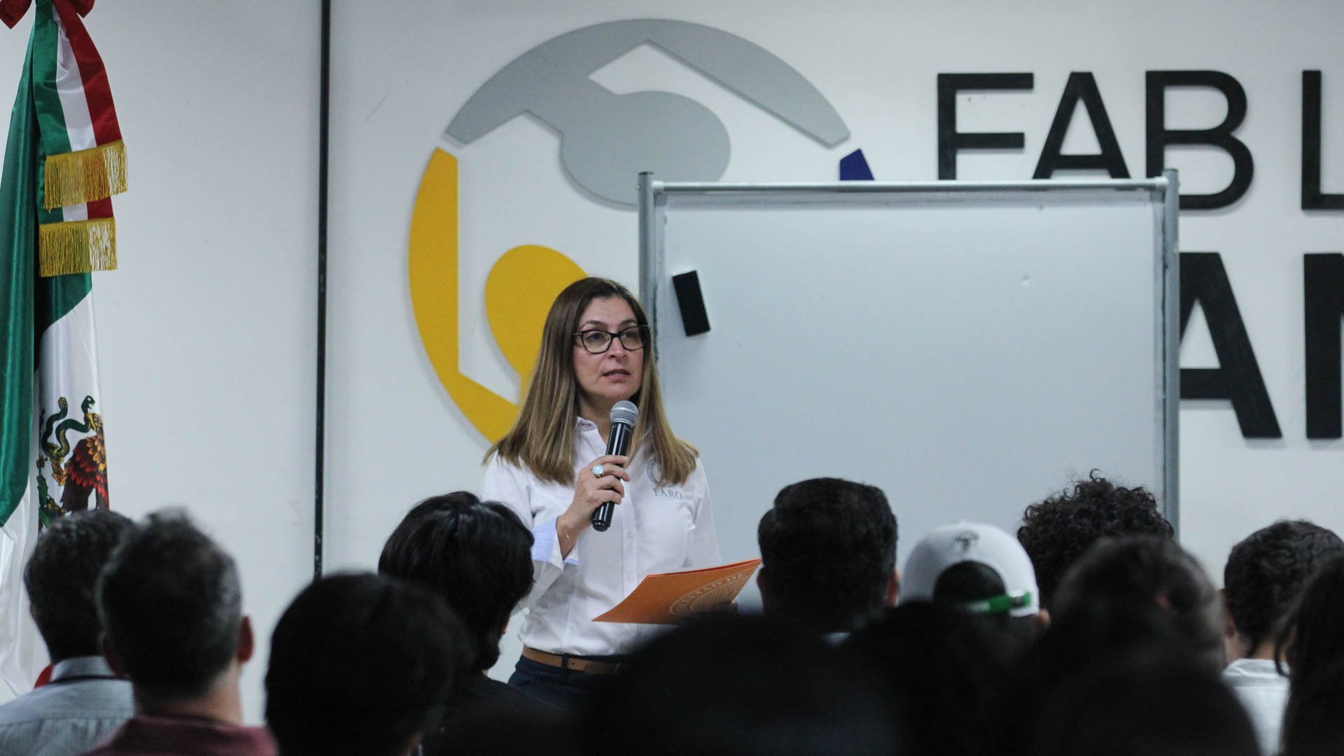 Difunden en congreso aplicación de tecnología en la arquitectura textil