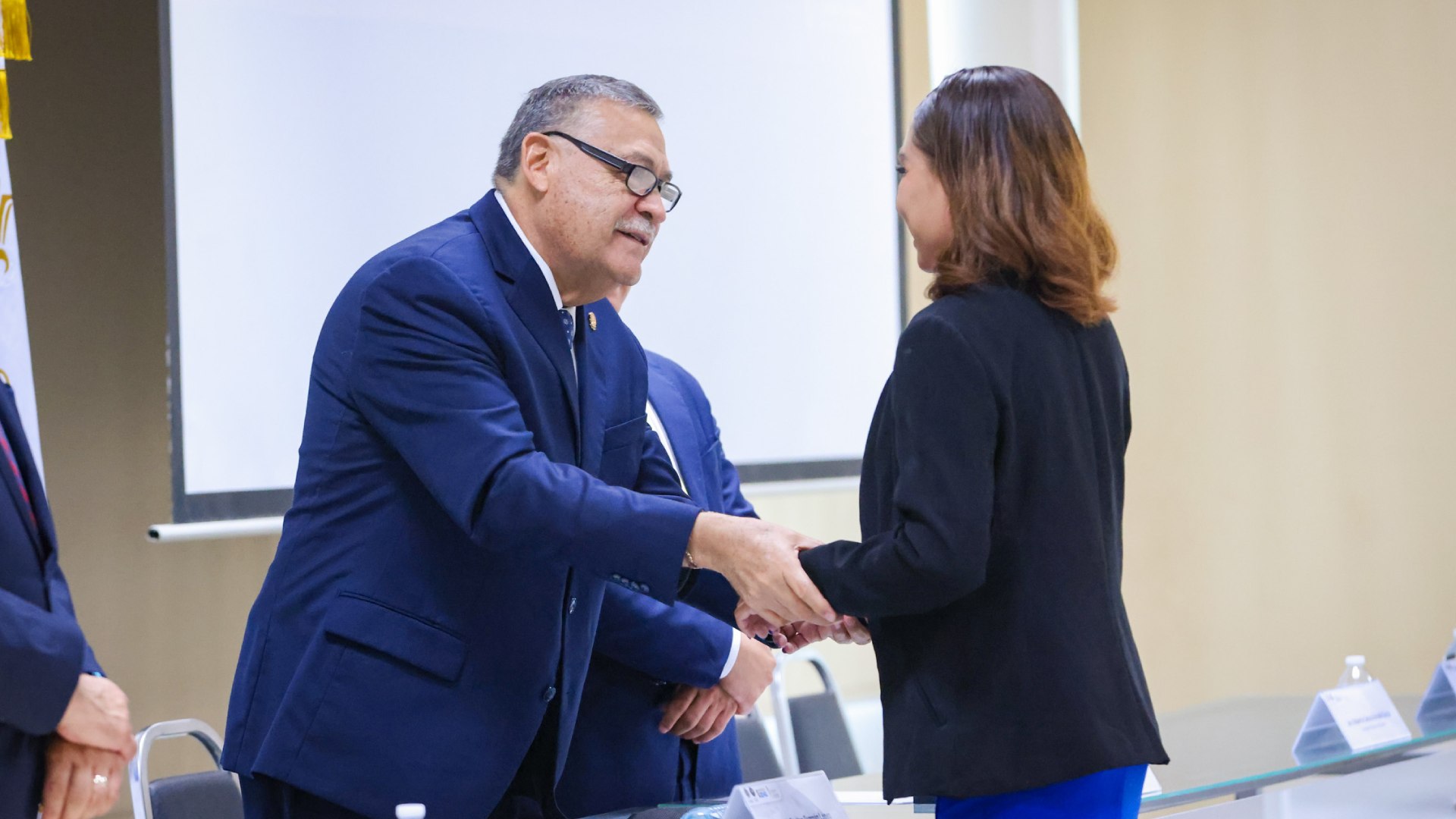 Rector de la UANL encabeza toma de protesta de la Sociedad de Alumnos de la FOD