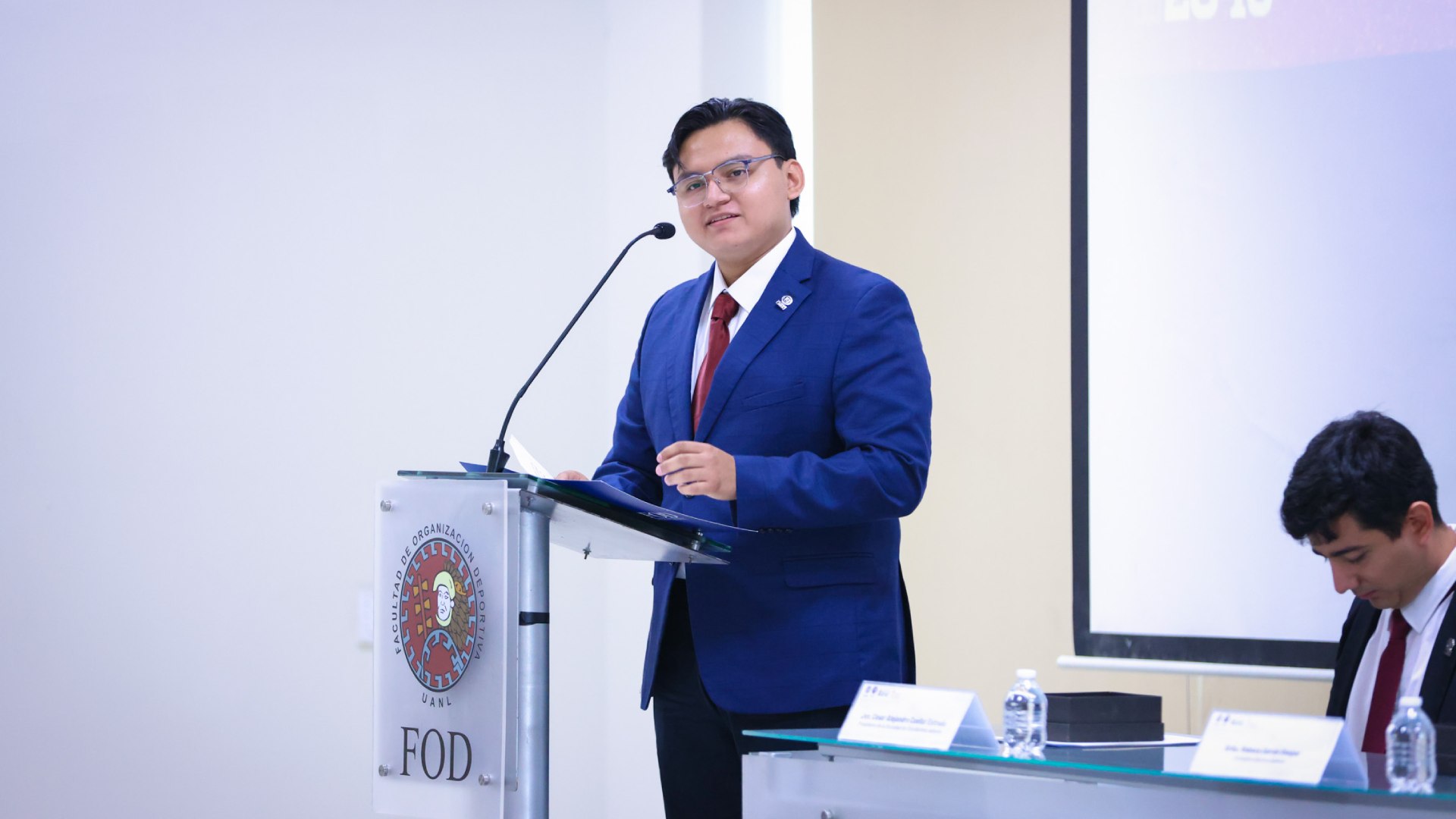 Rector de la UANL encabeza toma de protesta de la Sociedad de Alumnos de la FOD