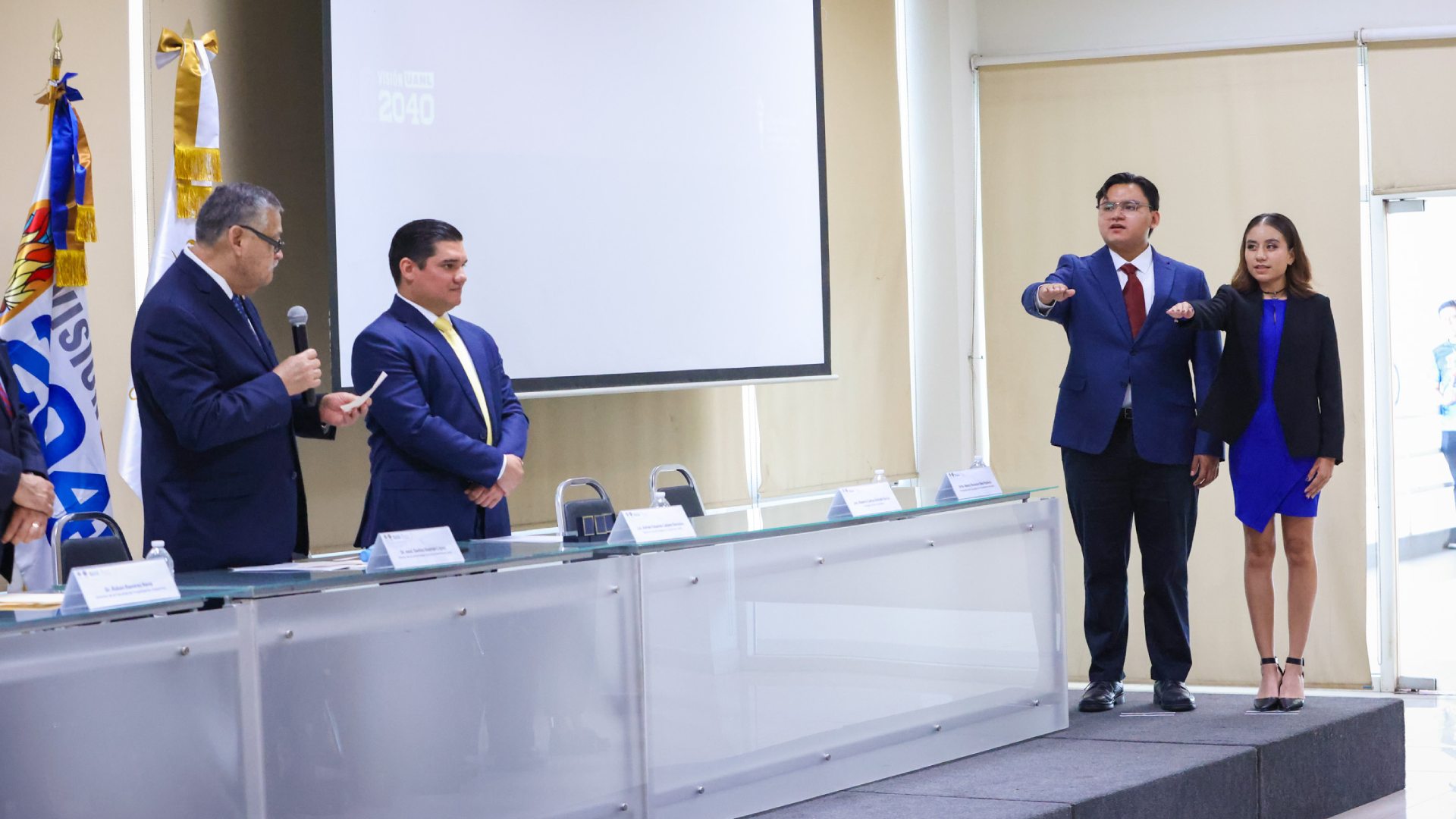 Rector de la UANL encabeza toma de protesta de la Sociedad de Alumnos de la FOD
