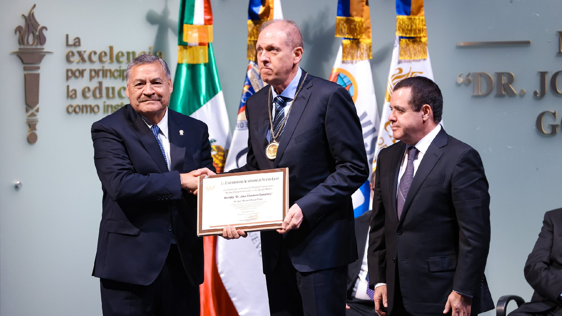 Honra UANL su impulso al estudio de las enfermedades pleurales