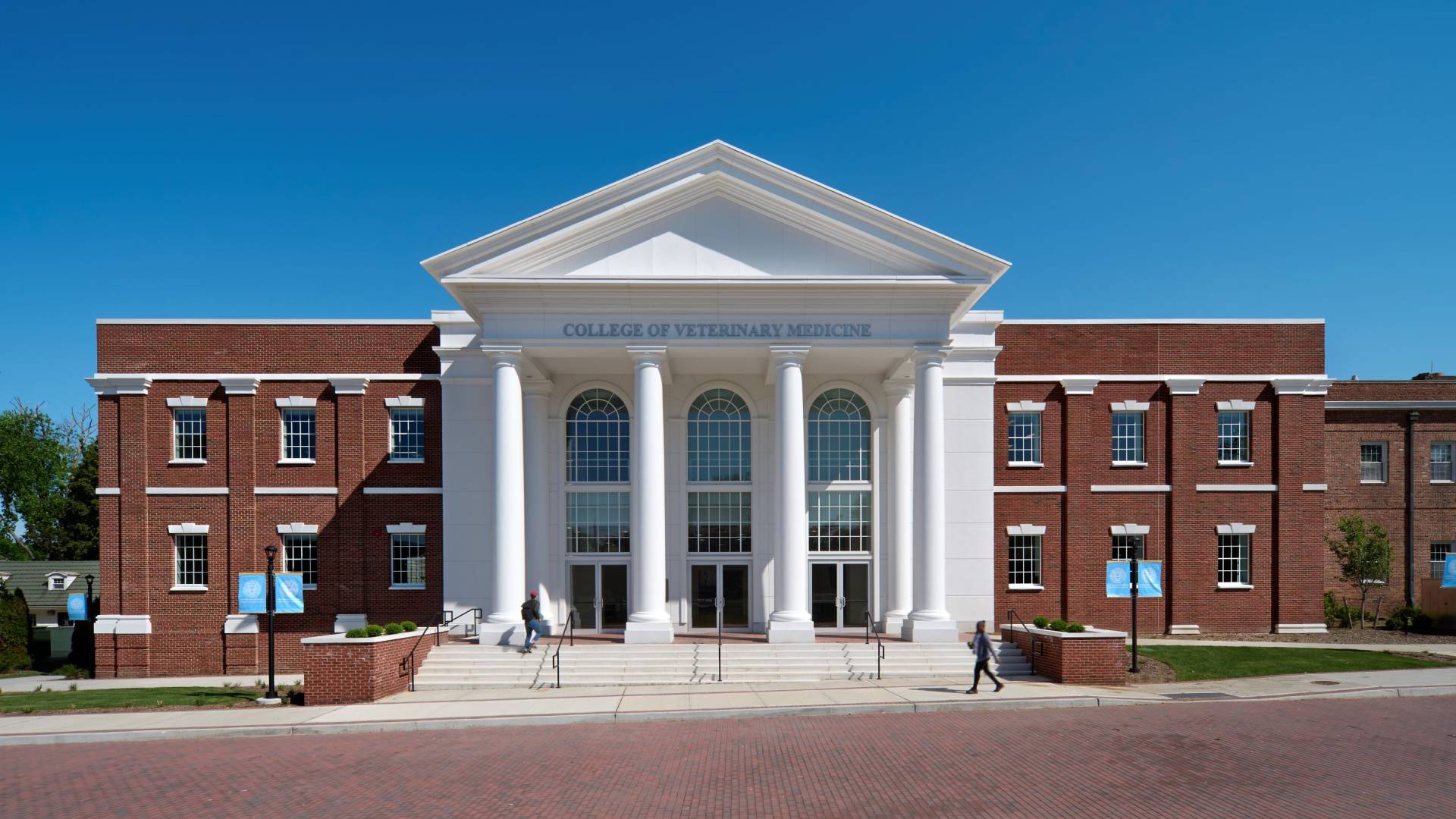 UANL y Universidad de Long Island colaborarán para el avance de la medicina veterinaria