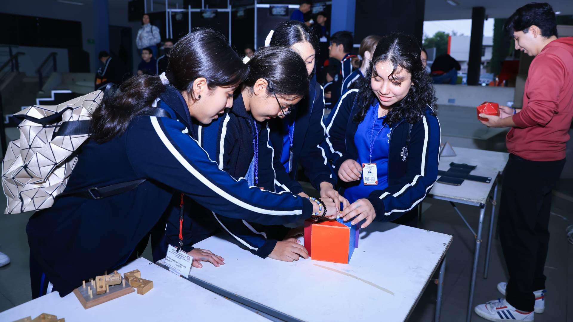 Participan jóvenes en semana del conocimiento y la innovación de FCFM