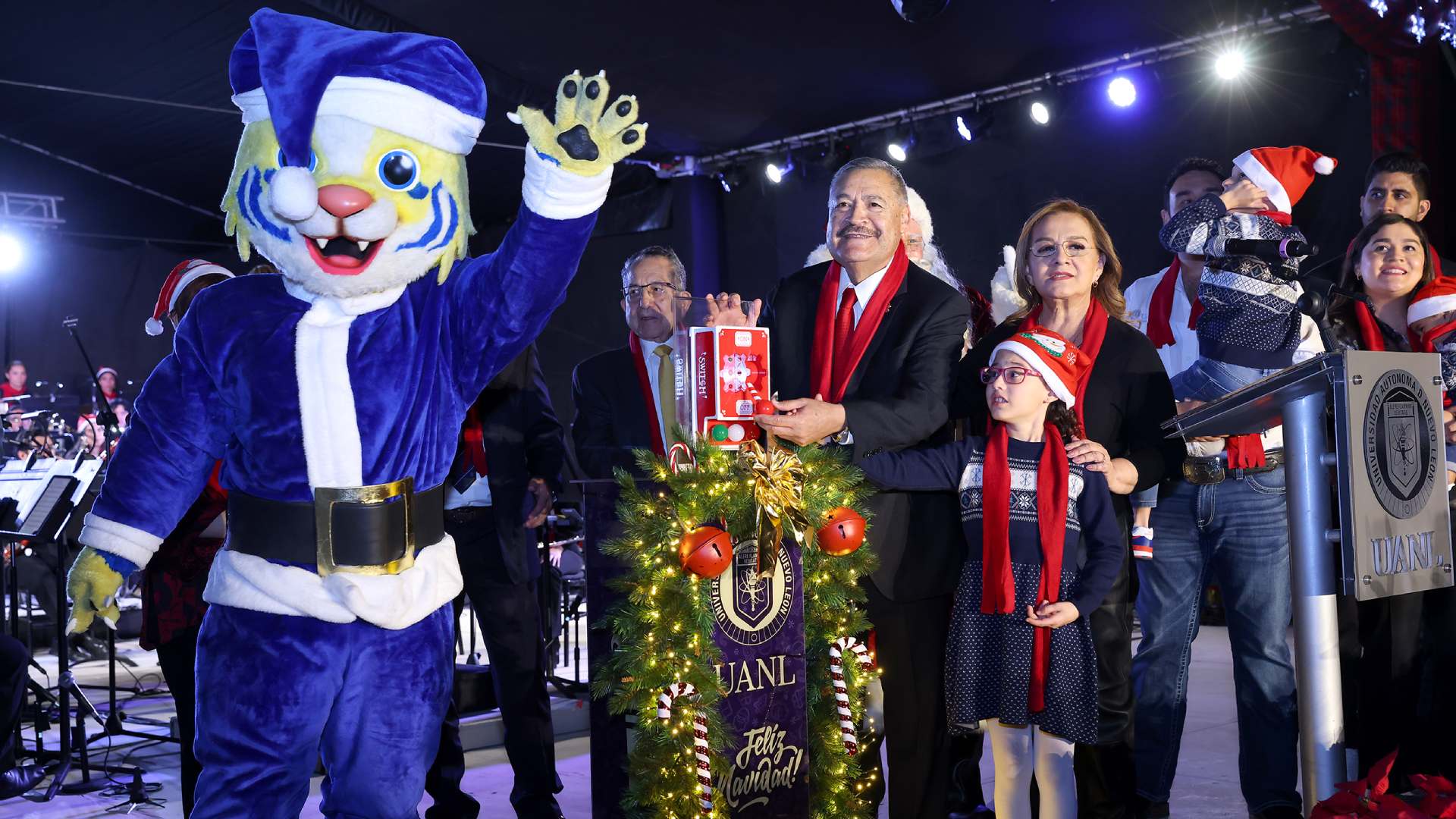 Ilumina UANL espíritu navideño