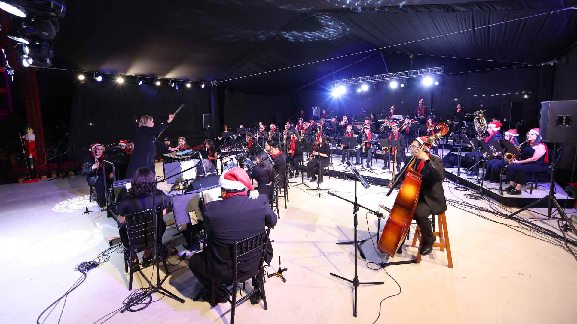 Ilumina UANL espíritu navideño