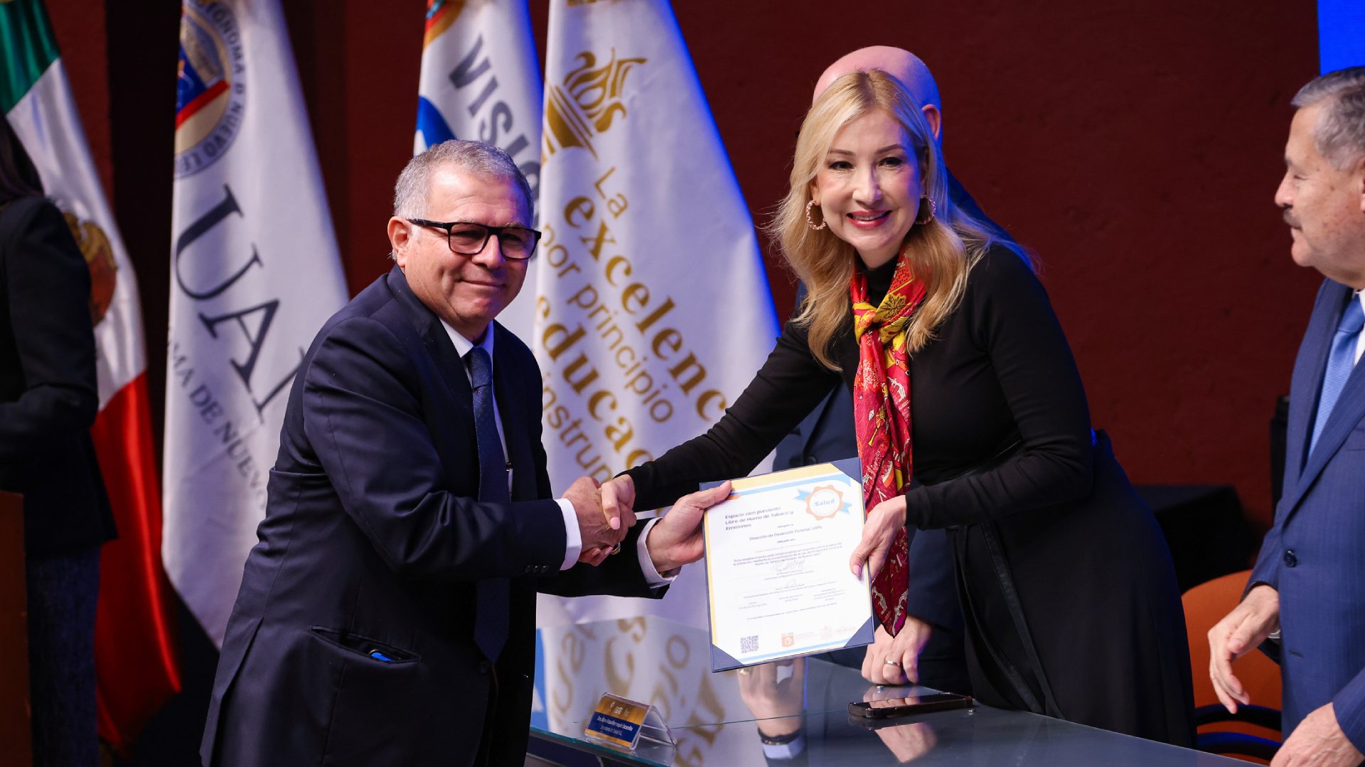 Cumple UANL con espacios libres de humo de tabaco