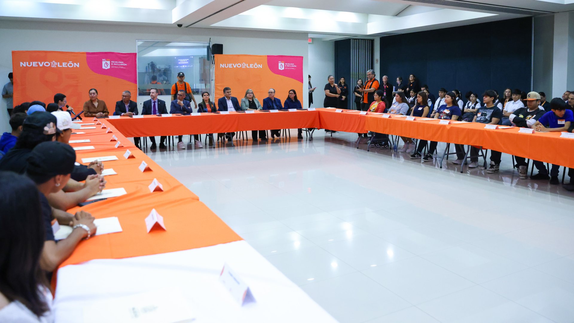 Gobierno y universidades consolidan compromiso con la juventud de NL
