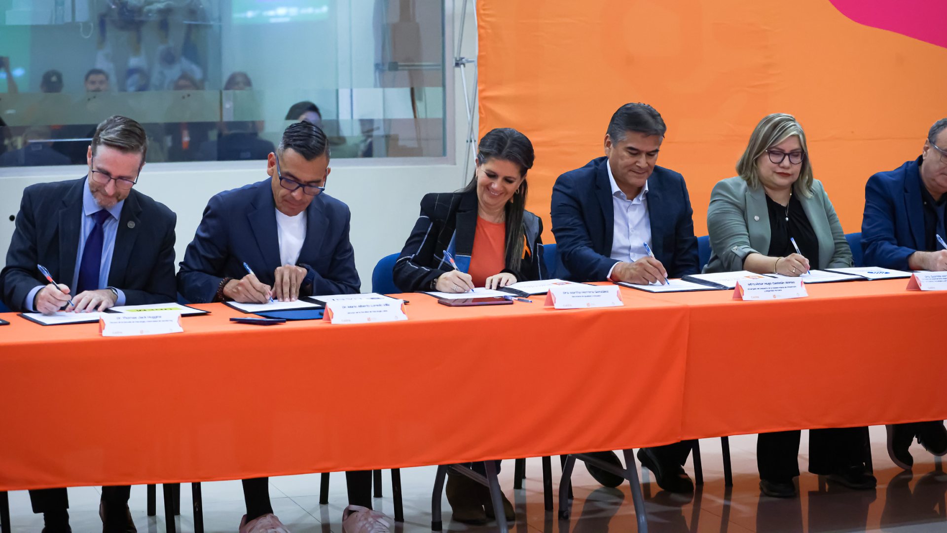 Gobierno y universidades consolidan compromiso con la juventud de NL