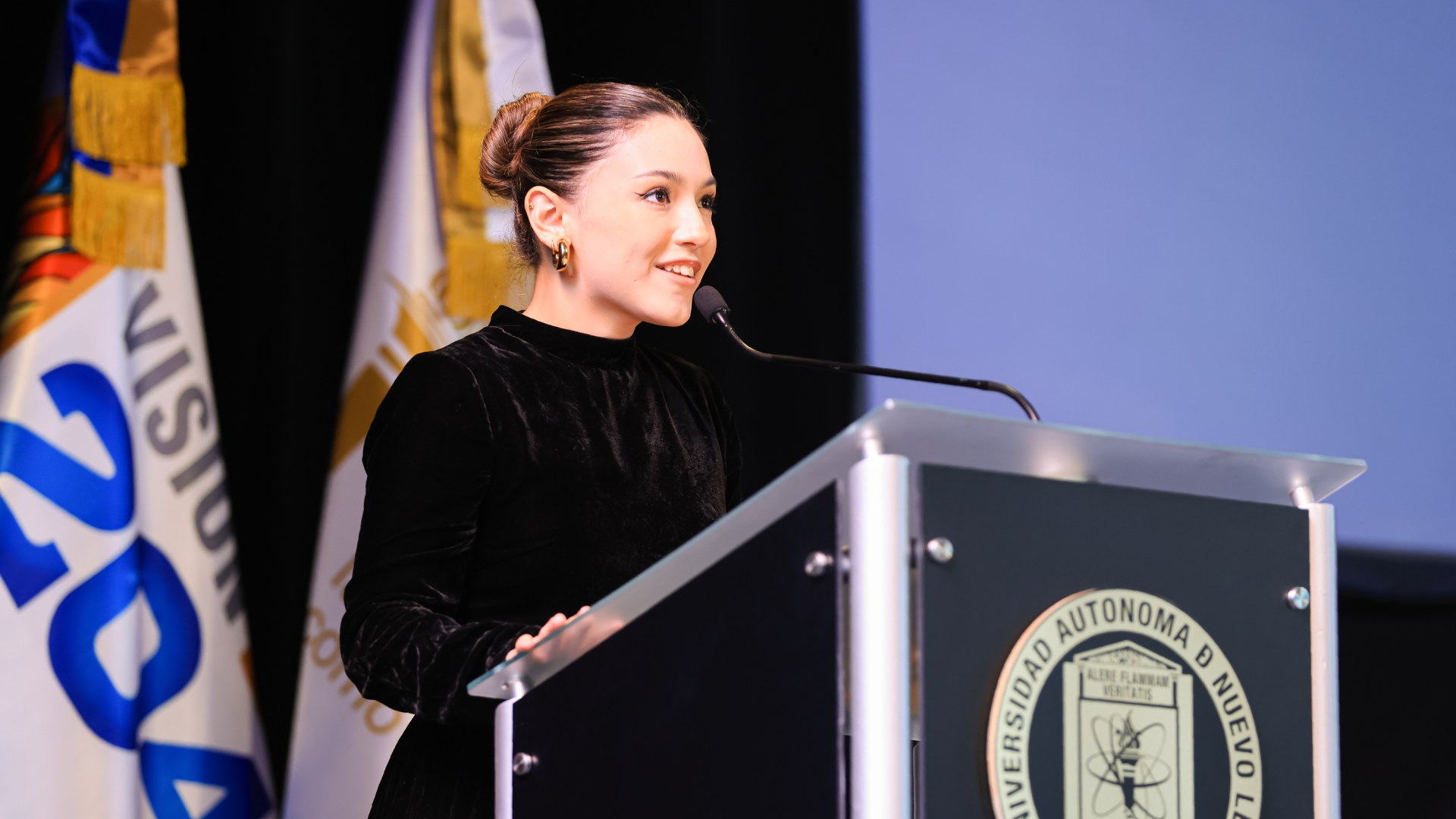 Reconoce UANL a universitarios por su compromiso social y voluntariado