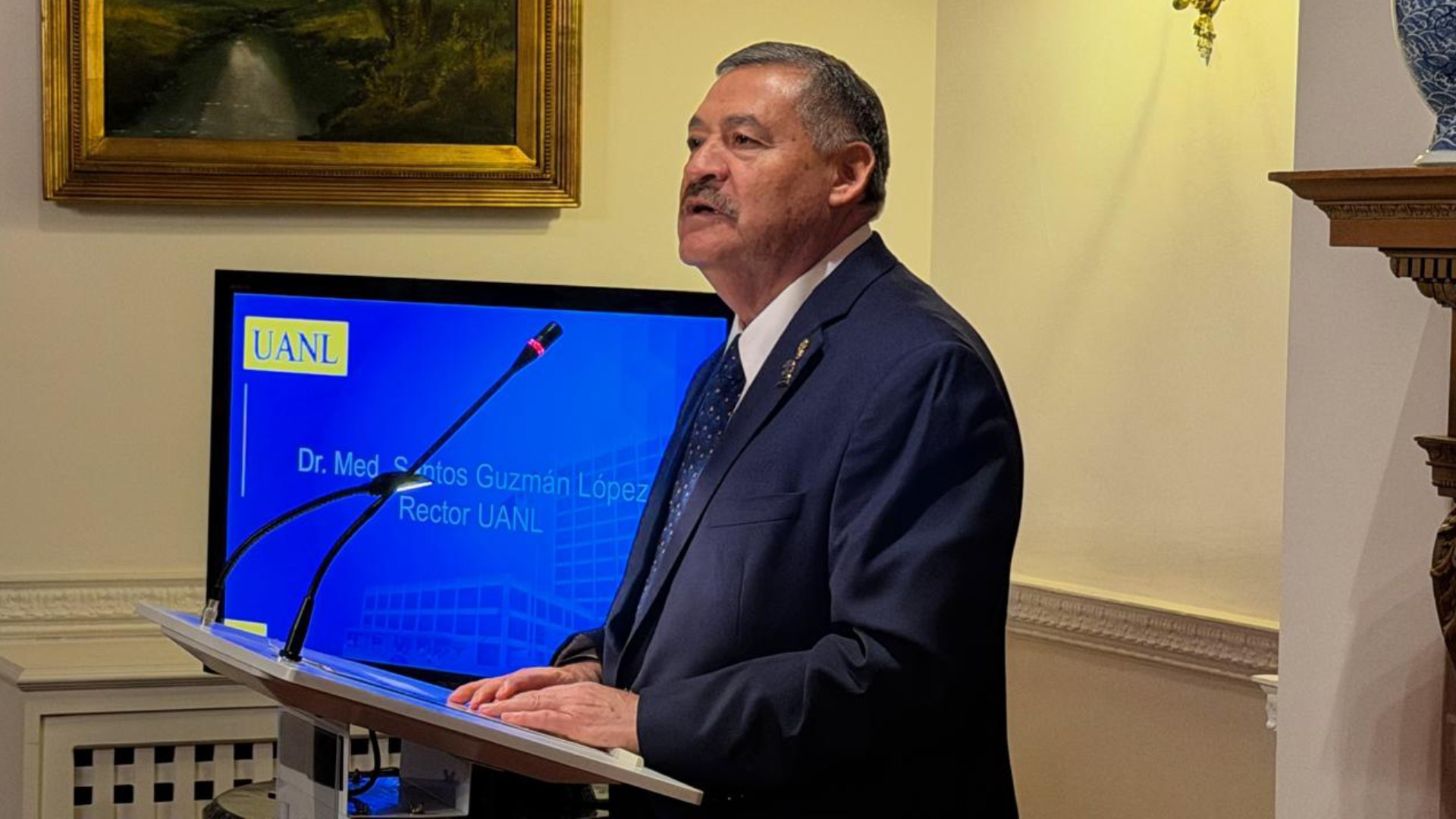 Sostiene Rector reuniones con exalumnos de UANL en Europa