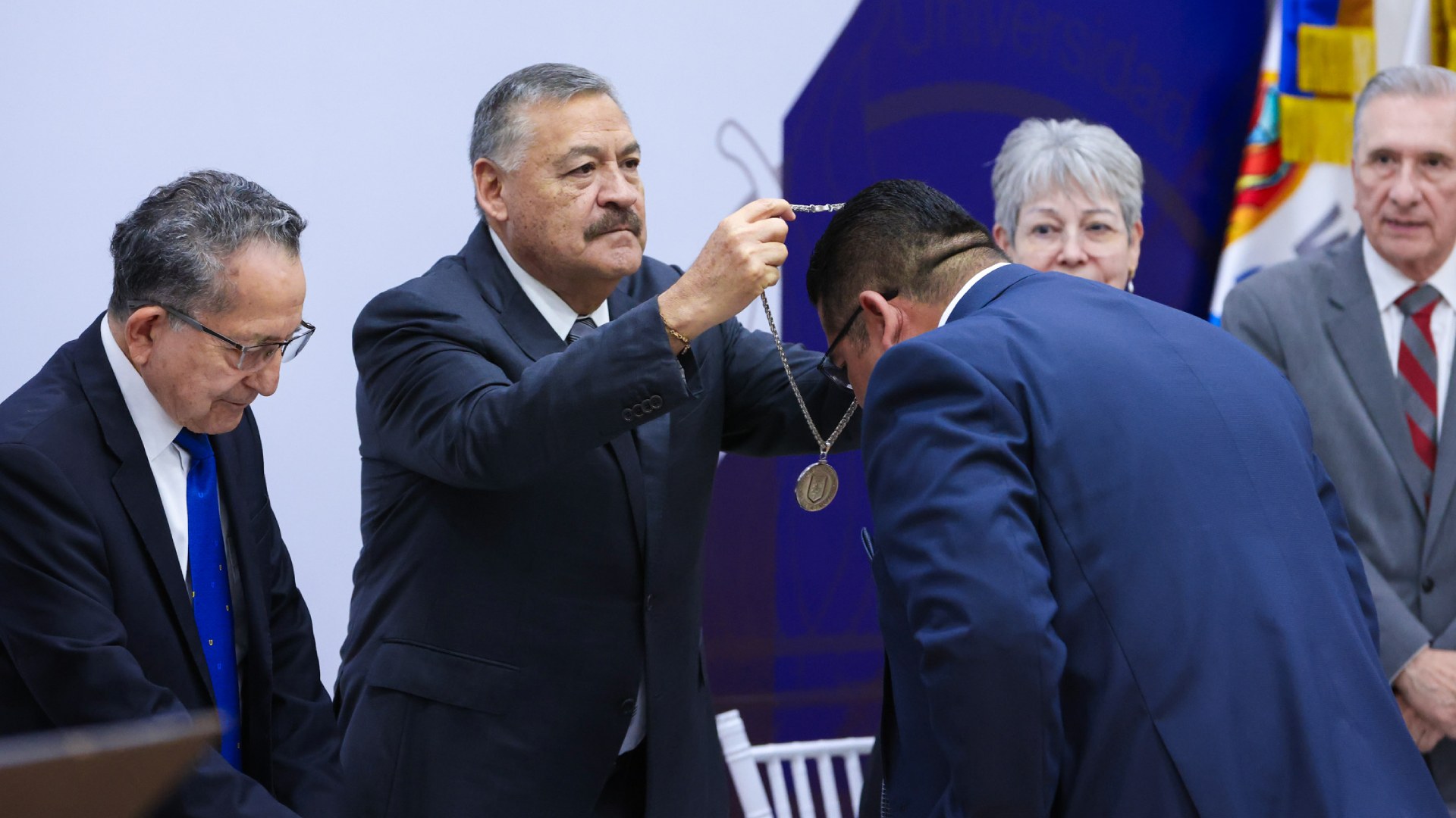 Ratifican a director de Preparatoria 8 para un segundo periodo