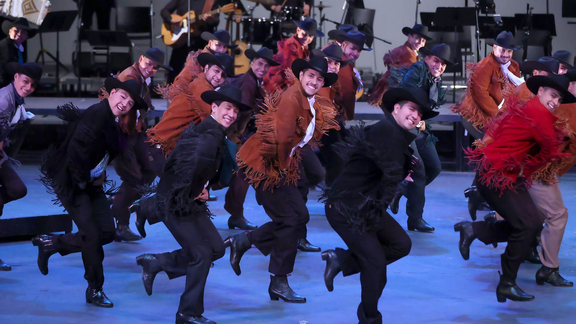 Refrendan legado de Alejandro González