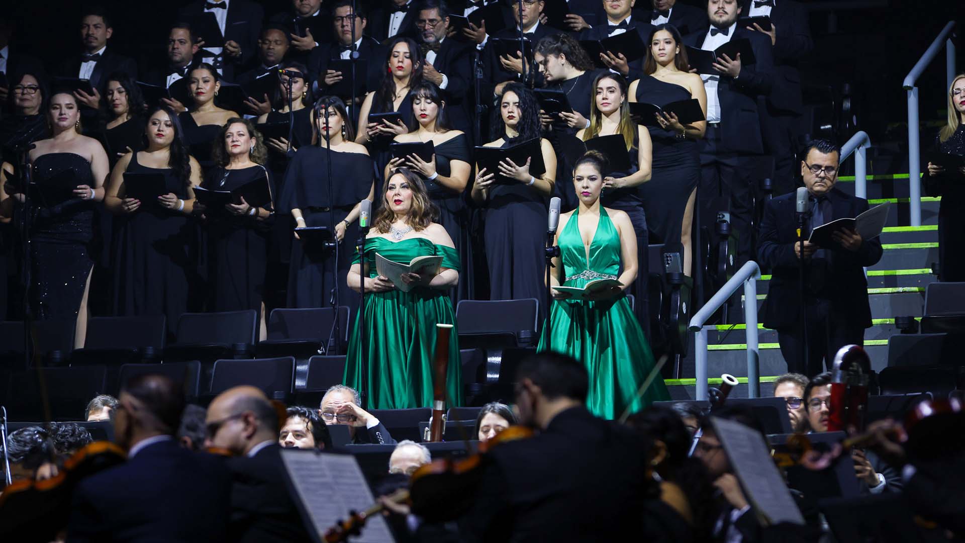 Emociona OSUANL a público de la Arena con sinfonías de Beethoven