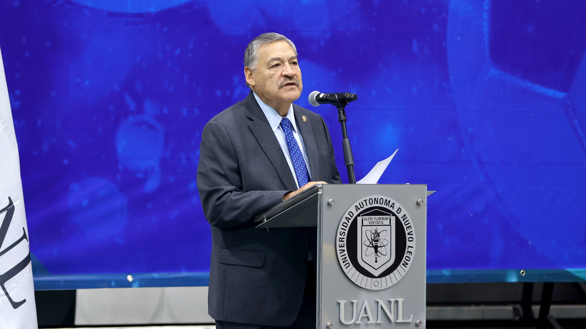 Deportistas de la UANL reciben reconocimiento por su desempeño