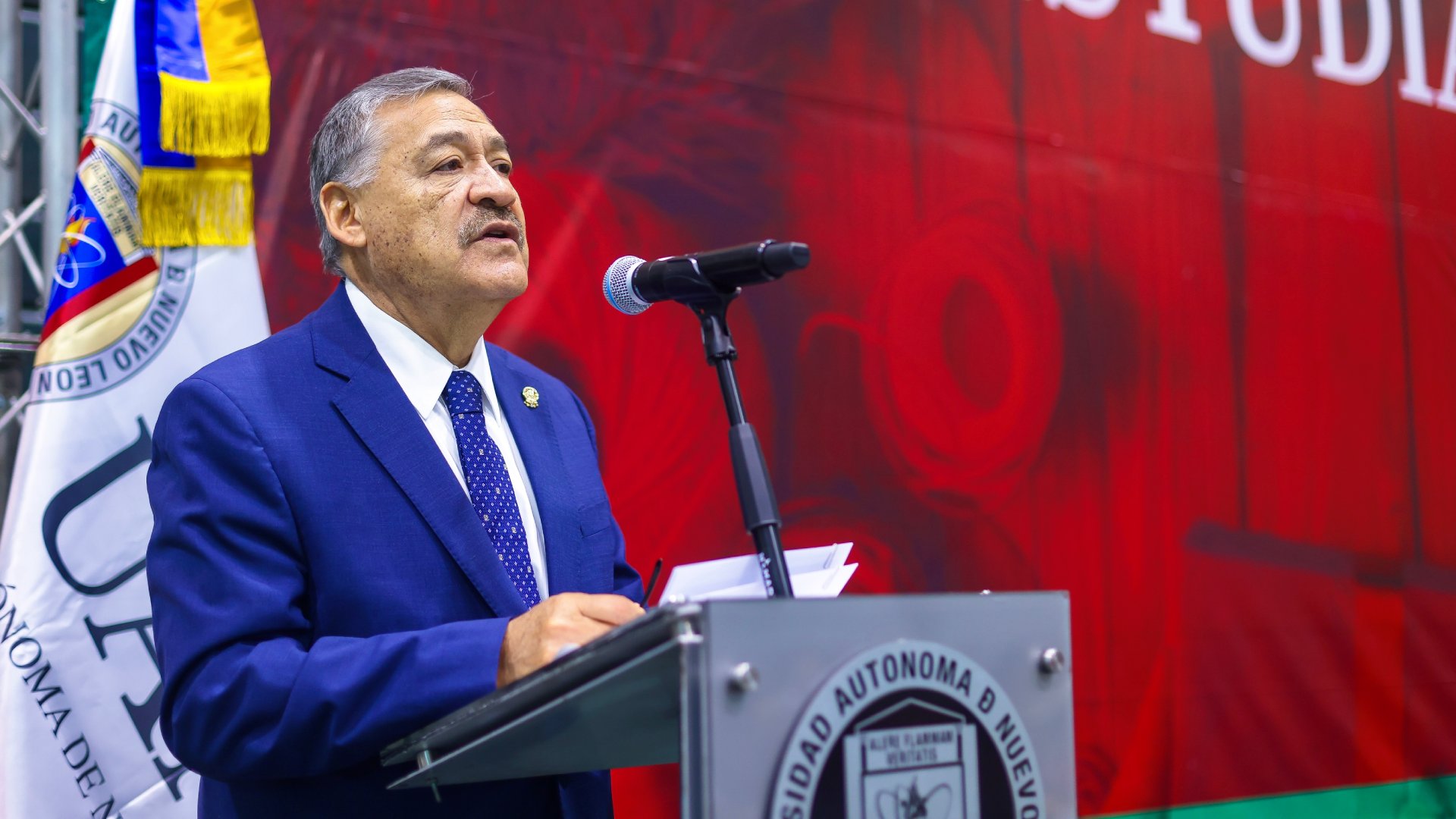 Agradece Santos Guzmán a alumnos representar el espíritu universitario