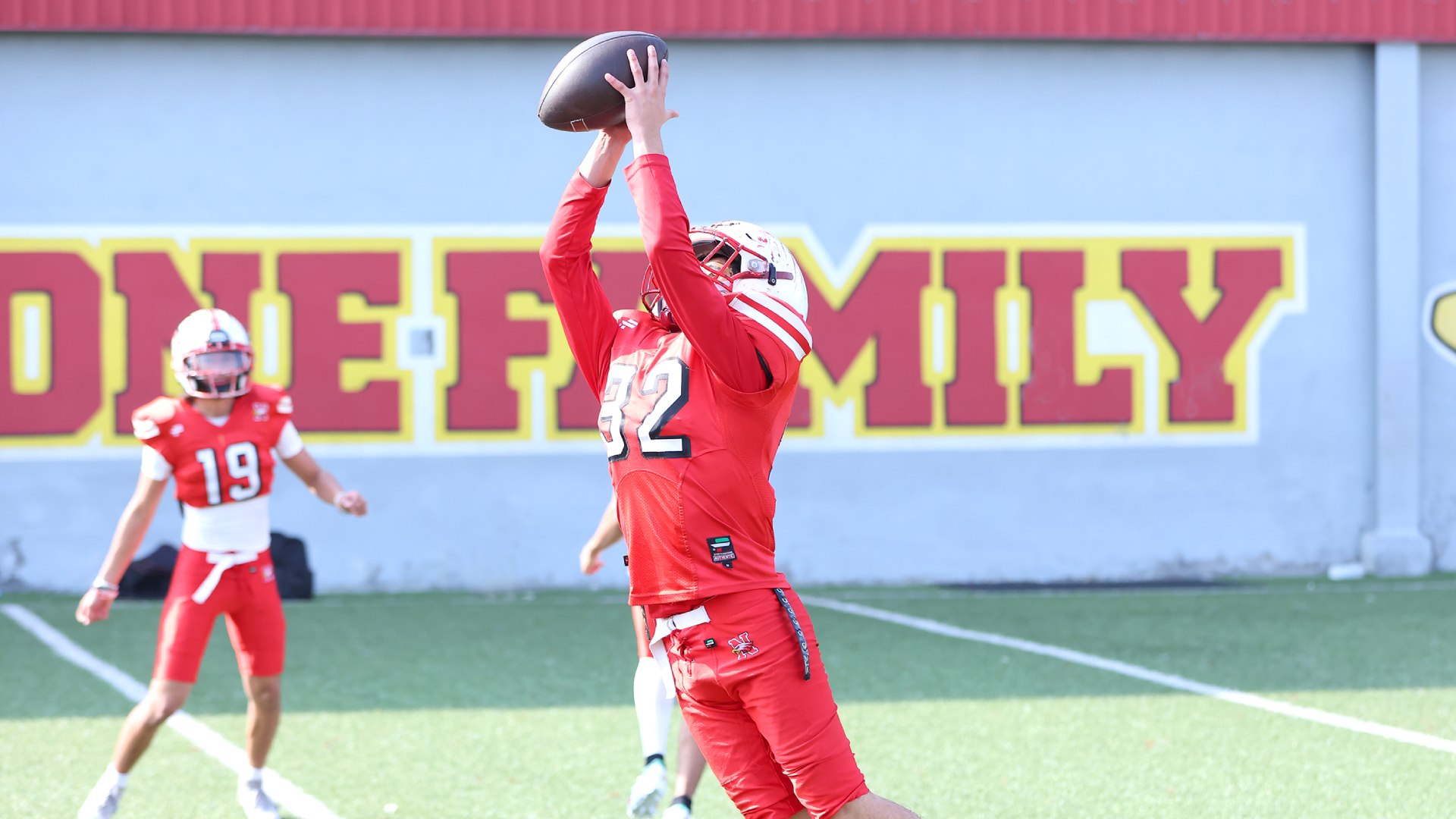 Contribuye Santiago Ramos a mantener jerarquía en futbol americano de la Prepa 9