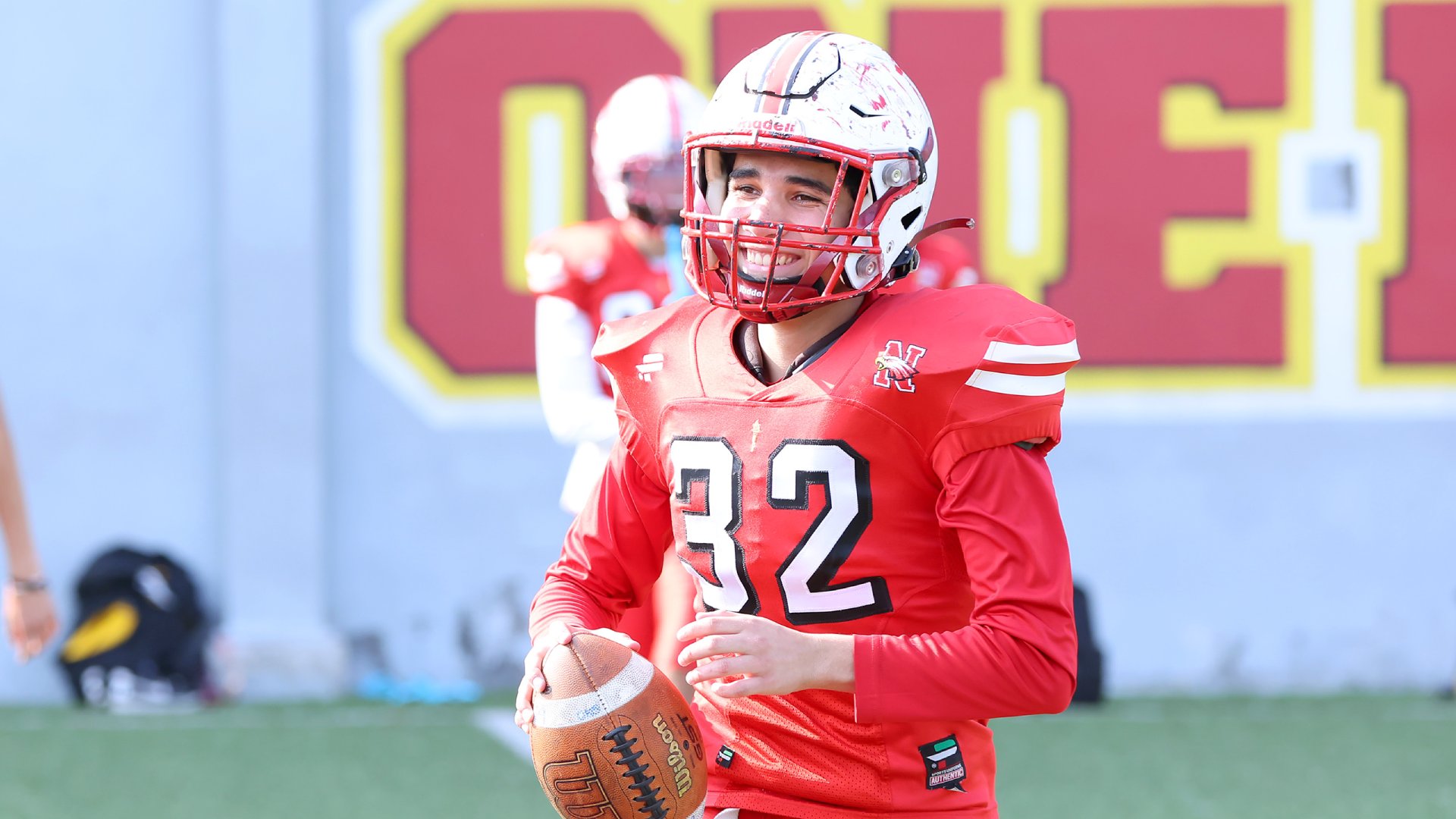 Contribuye Santiago Ramos a mantener jerarquía en futbol americano de la Prepa 9