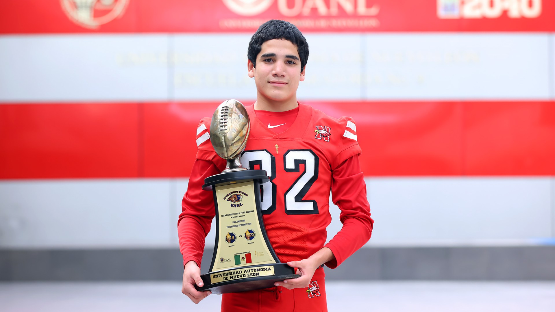 Contribuye Santiago Ramos a mantener jerarquía en futbol americano de la Prepa 9