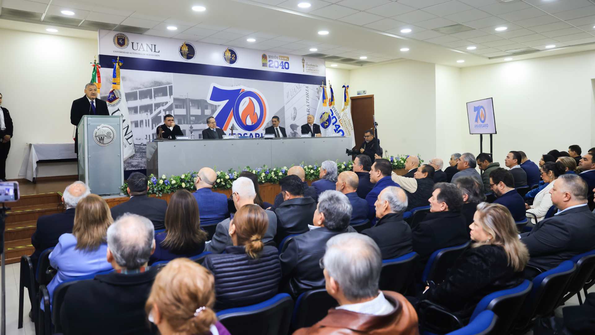 Celebra Preparatoria 2 su 70 aniversario