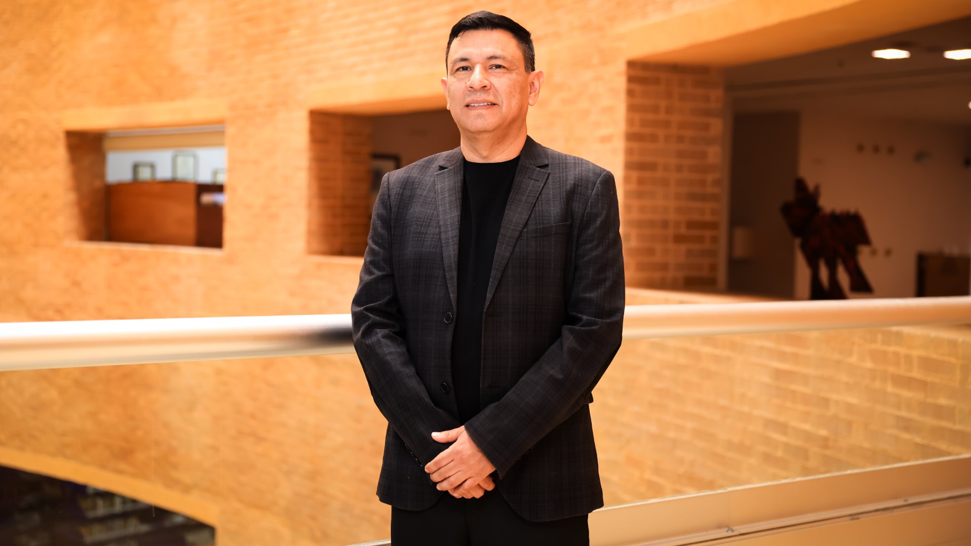 Resguarda BURRF acervo bibliográfico de Hernán Solís Garza