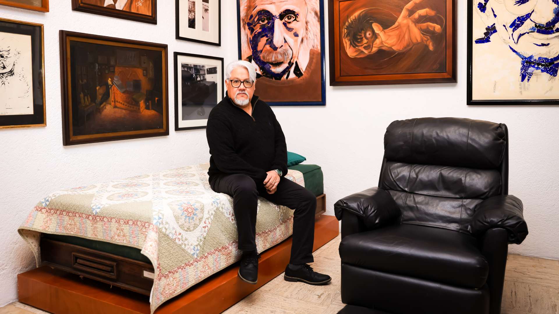 Resguarda BURRF acervo bibliográfico de Hernán Solís Garza