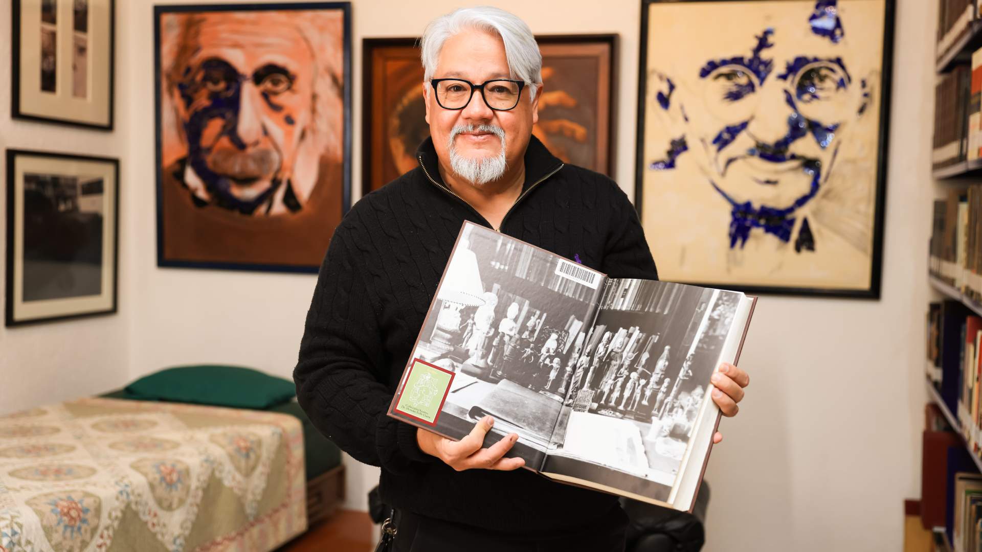 Resguarda BURRF acervo bibliográfico de Hernán Solís Garza