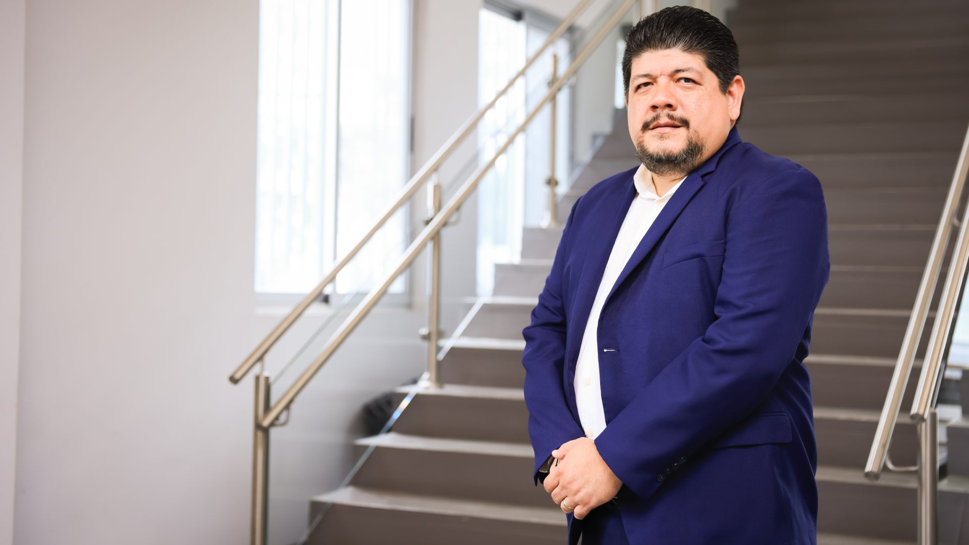 Crean bastón mecánico que favorece autonomía de adultos mayores