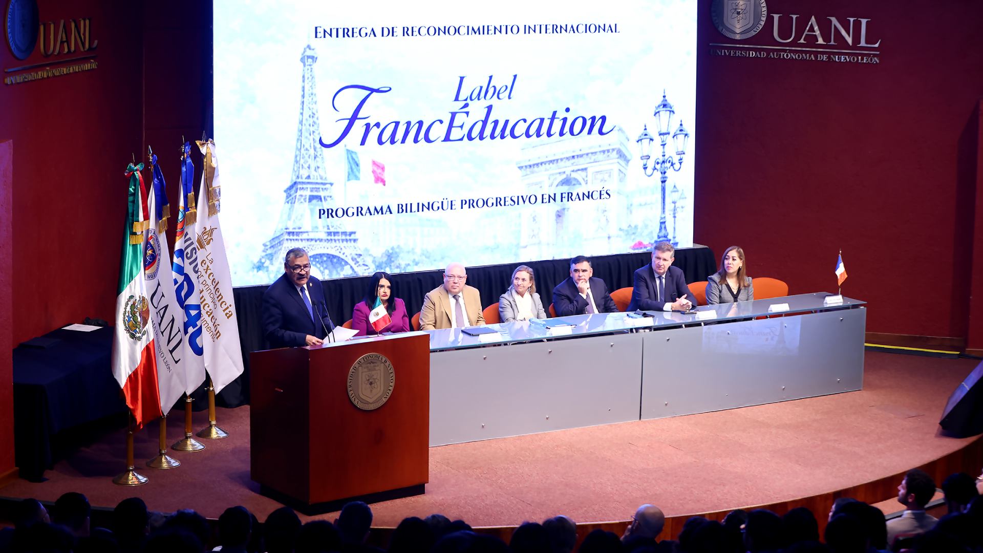 Acreditan enseñanza del francés en aulas de UANL
