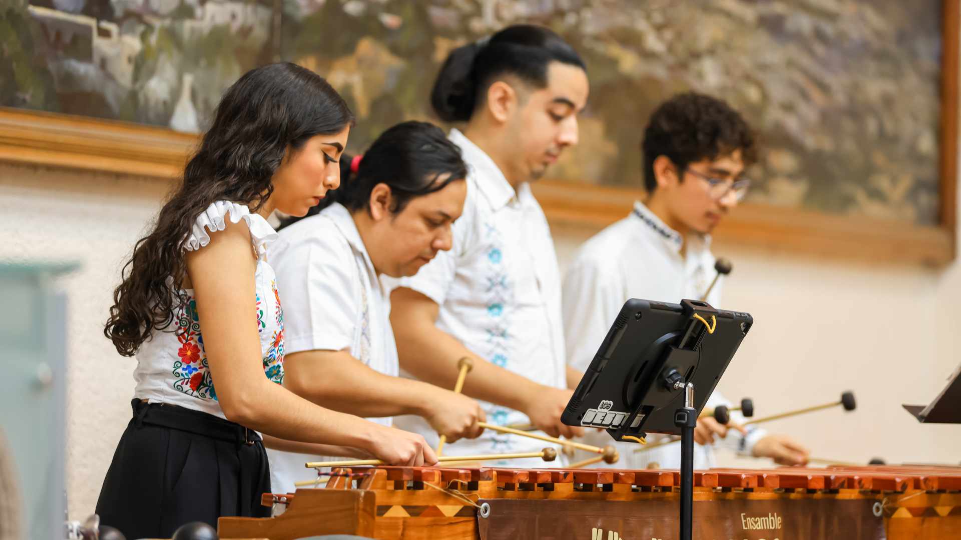 Alfonsina resuena entre marimbas y jazz
