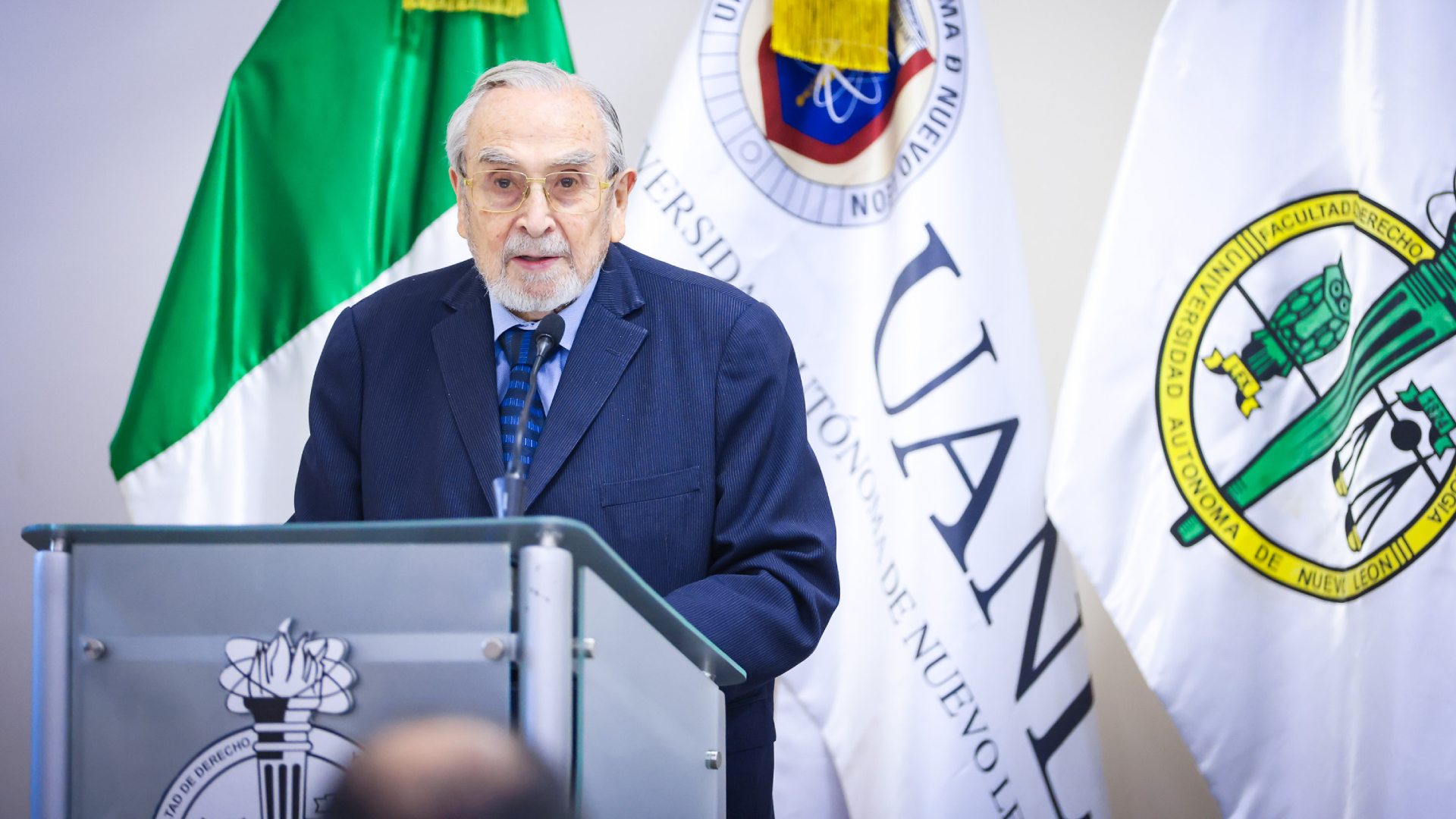 Asiste Magistrado Bernardo Batiz a la UANL