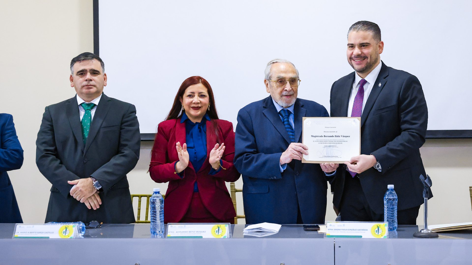 Asiste Magistrado Bernardo Batiz a la UANL