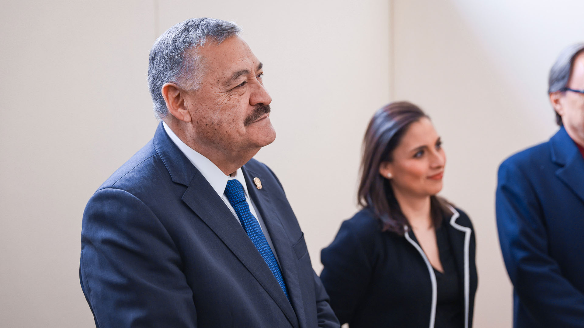 Manuel Pujol Baladas dona obra a la UANL