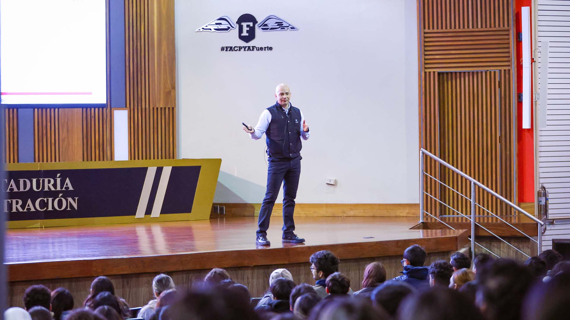 Fortalece conferencia del SAT la formación estudiantil