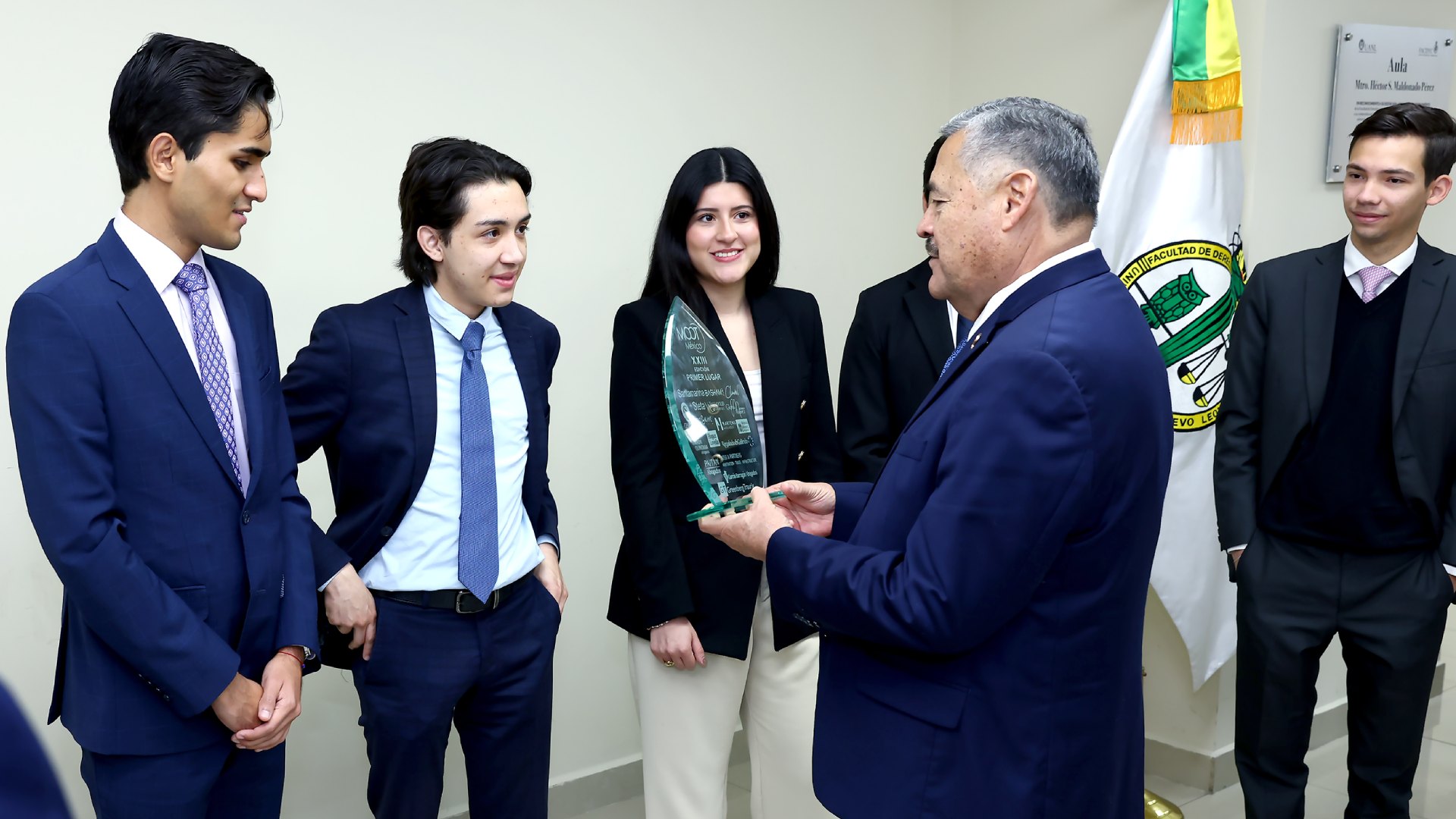 Convencen sus destrezas en arbitraje comercial en concurso internacional