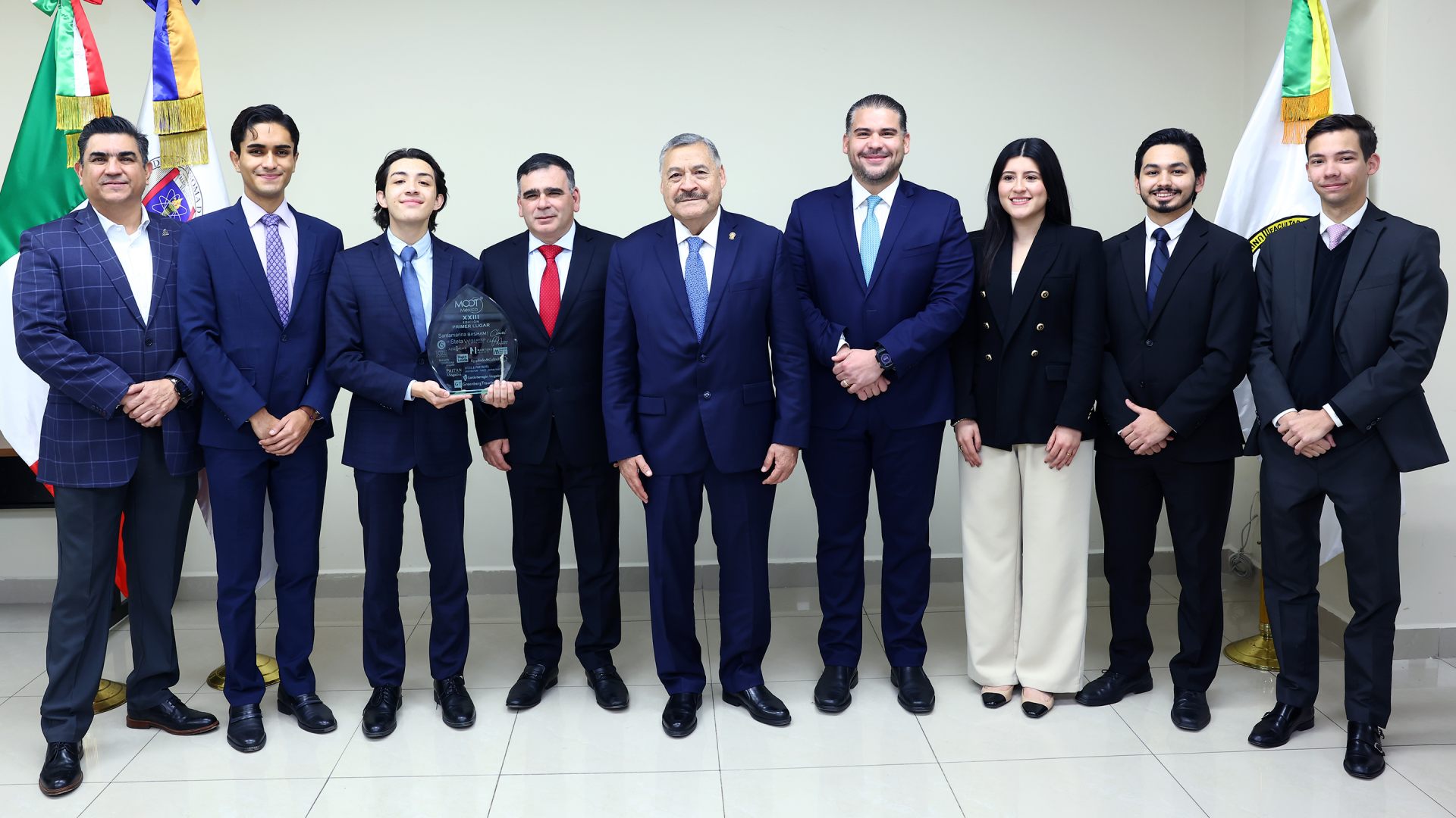 Triunfan estudiantes UANL en concurso internacional de arbitraje