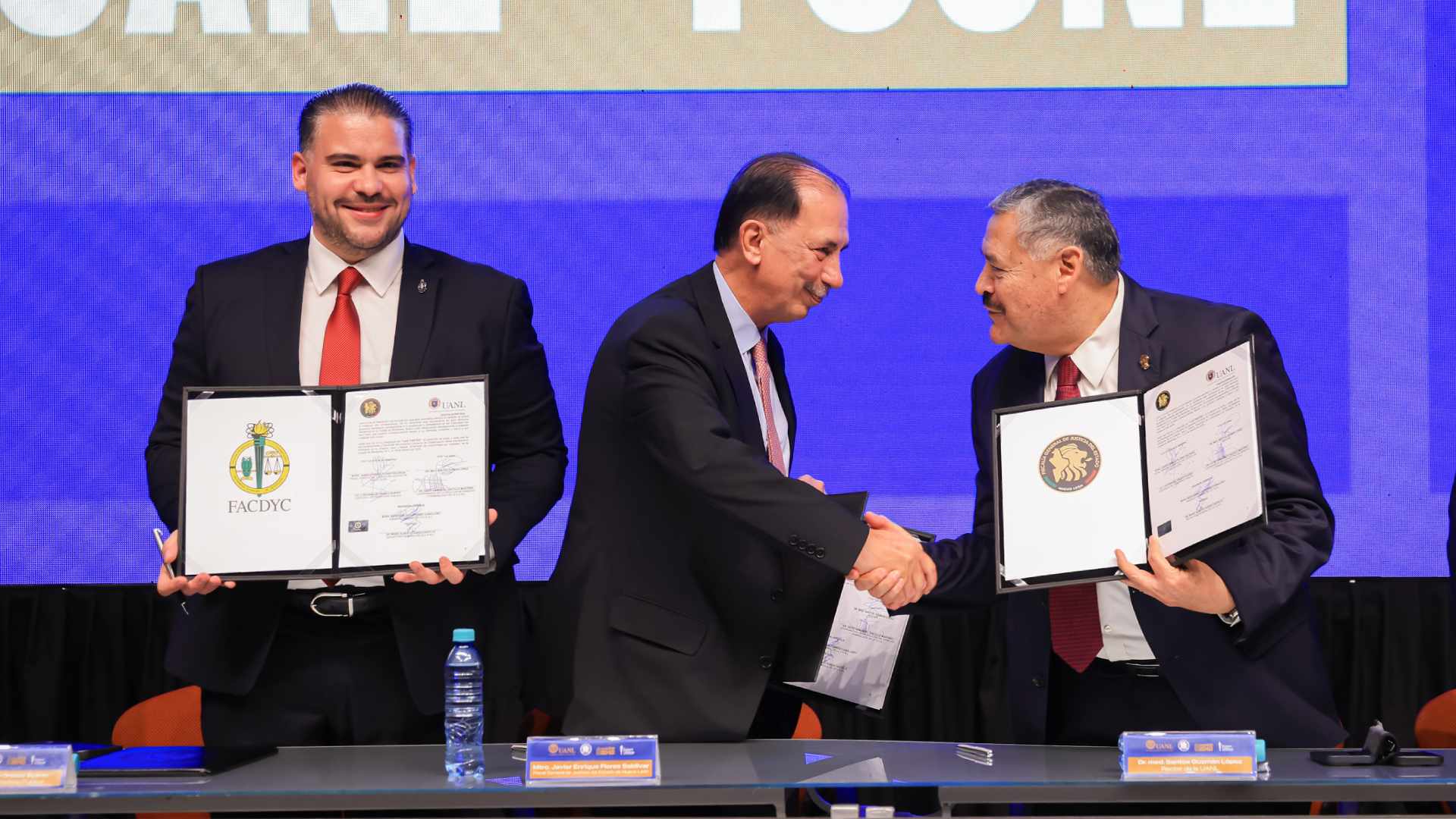 Acuerdan UANL y Fiscalía beneficios académicos y laborales a universitarios