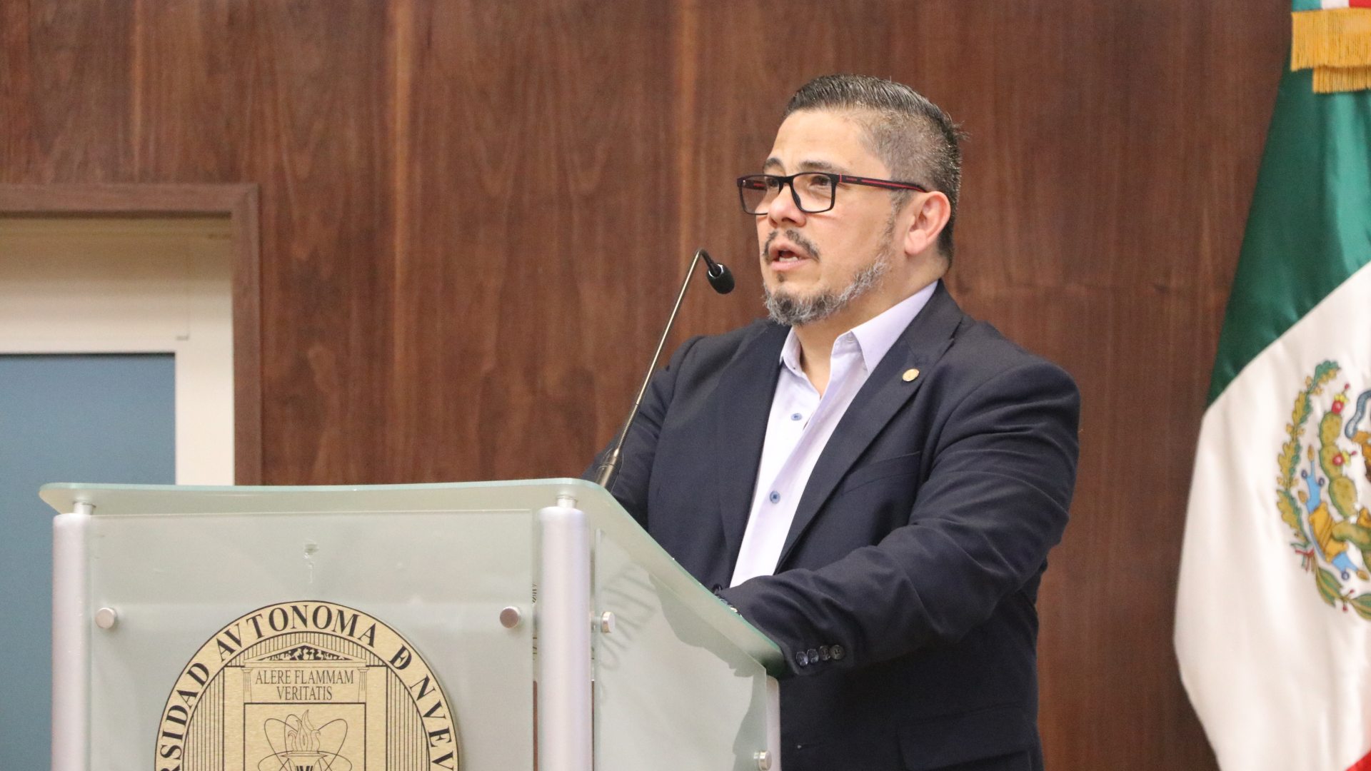 Exponen en simposio avances en ortopedia y traumatología
