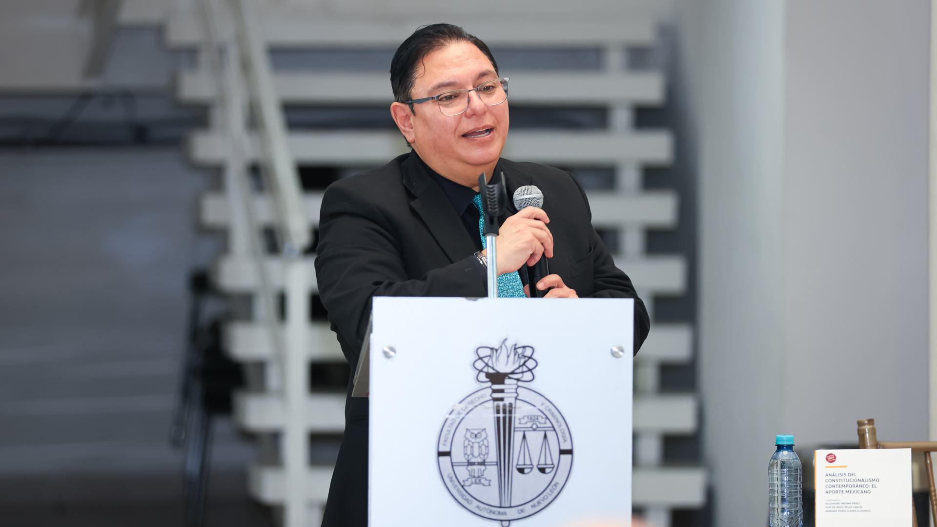 Analizan constitucionalismo contemporáneo